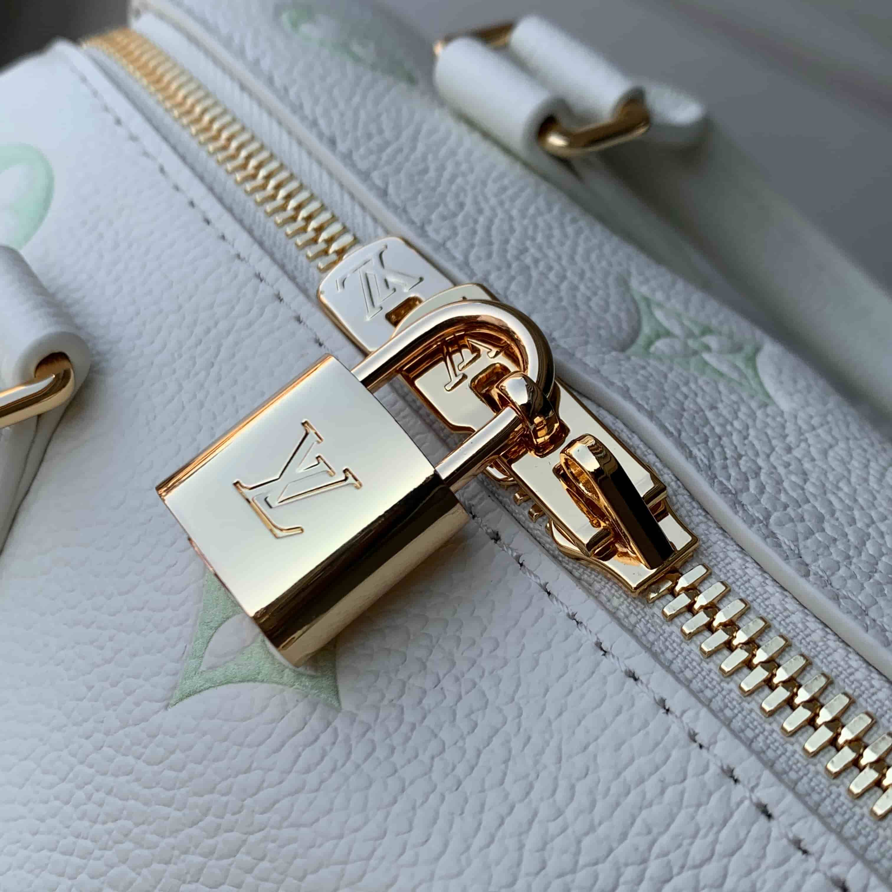 Louis Vuitton Speedy Bandoulière 20 Milky White/Green Cowhide leather M27572 High