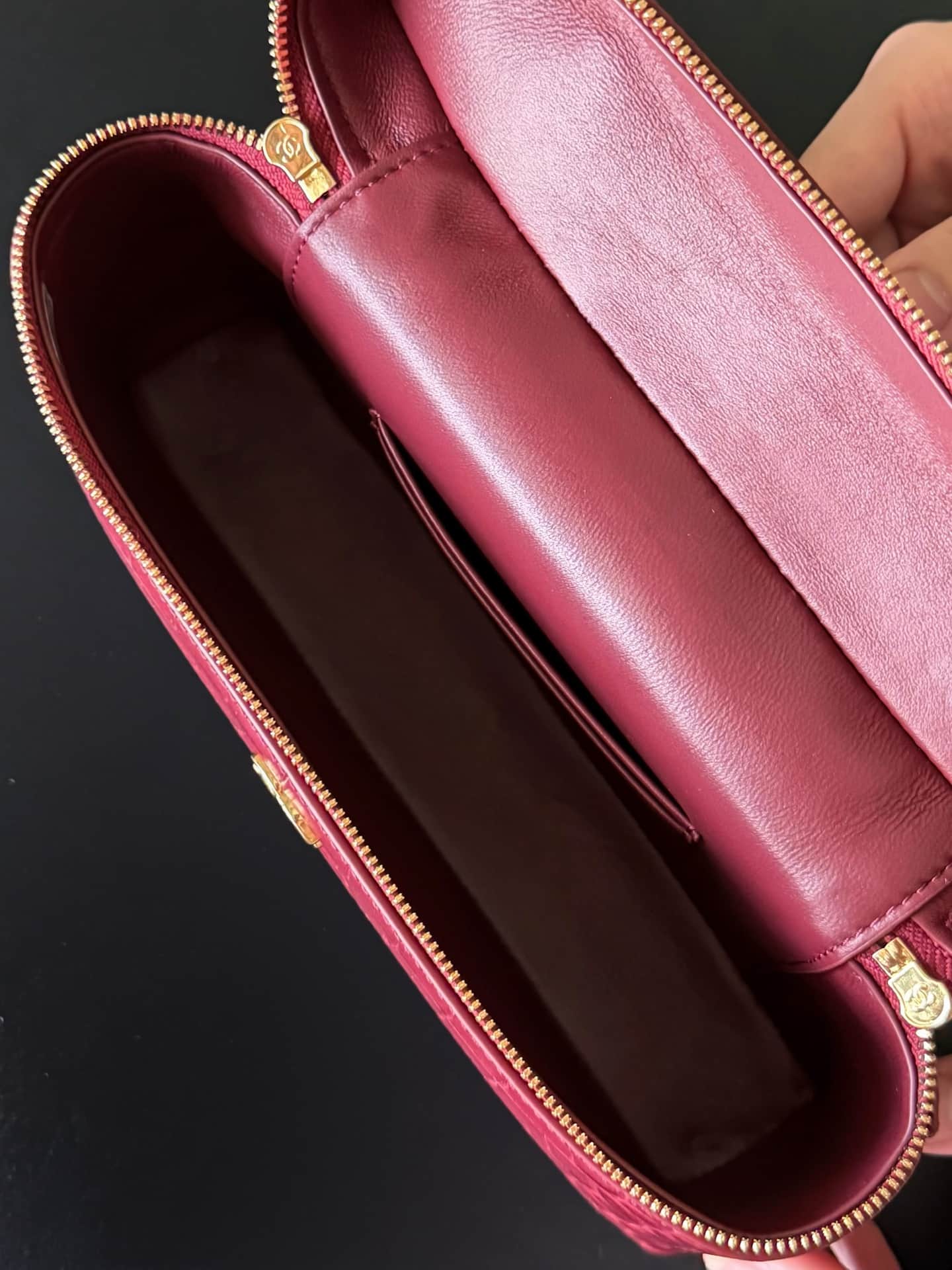 Chanel Large Vanity with chain Crocodile Embossed Calfskin & Gold-Tone Metal Burgundy AS5347 A