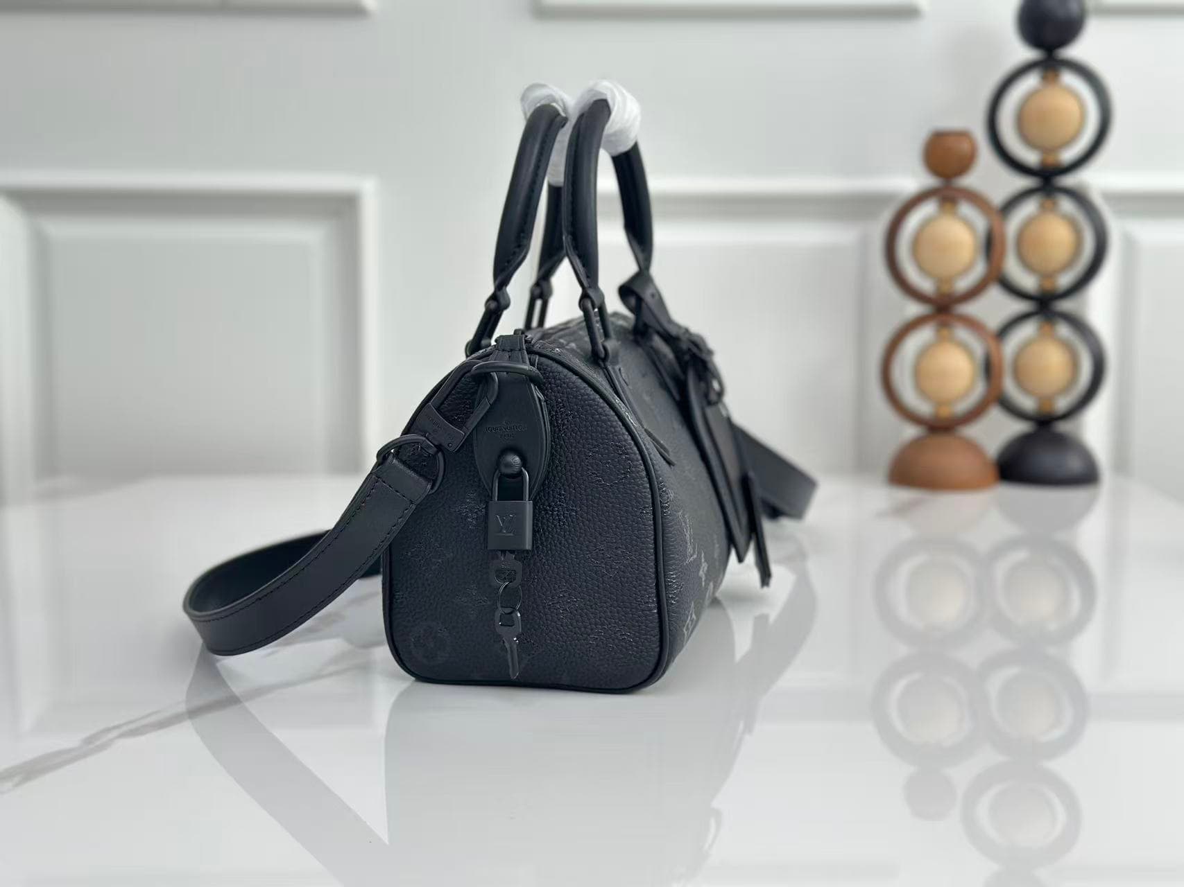 Louis Vuitton Speedy P9 Bandoulière 20 Ultrablack Calfskin leather M28262 High