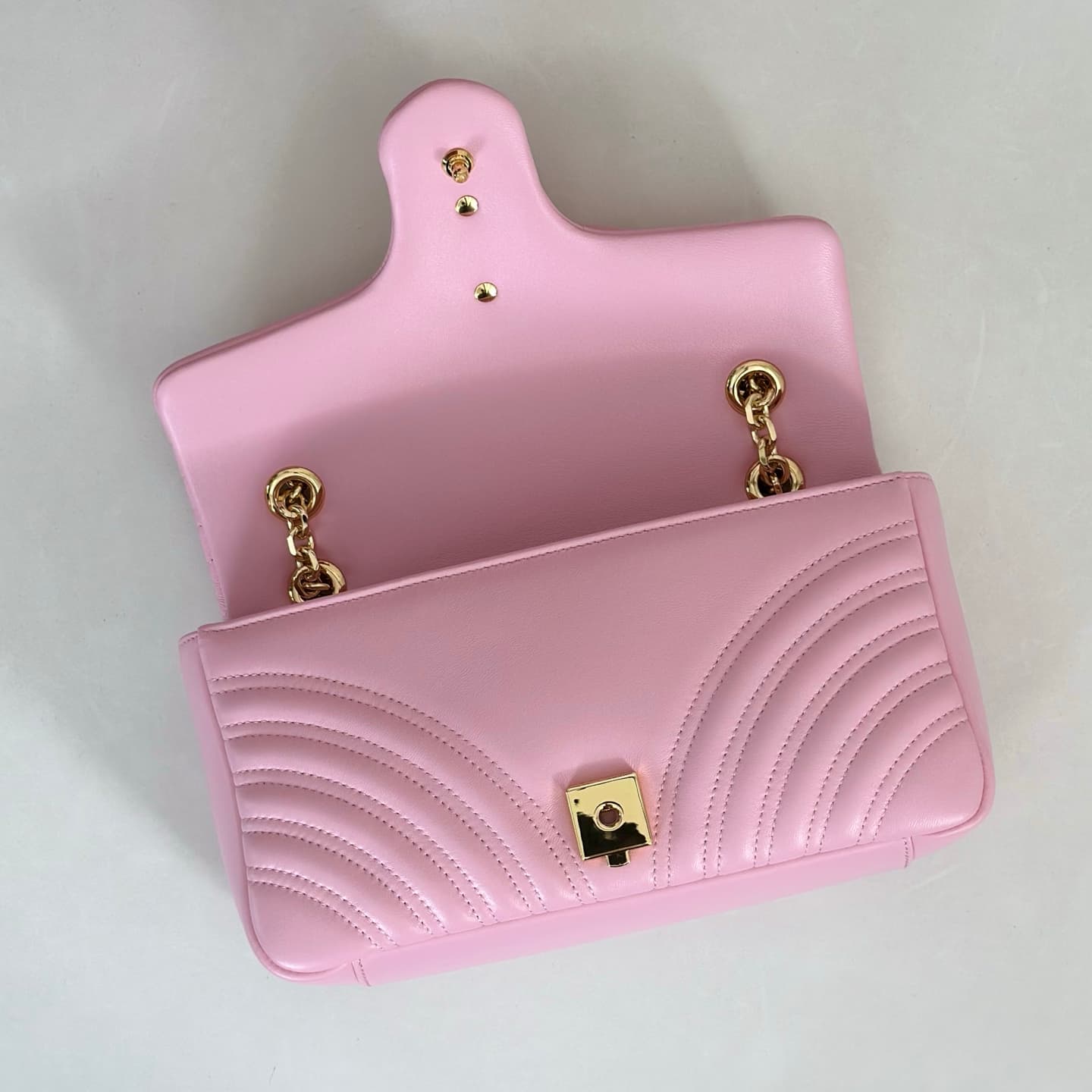 Gucci GG Marmont Medium Shoulder Bag Light Pink Matelassé Chevron Nappa Leather 837267 High