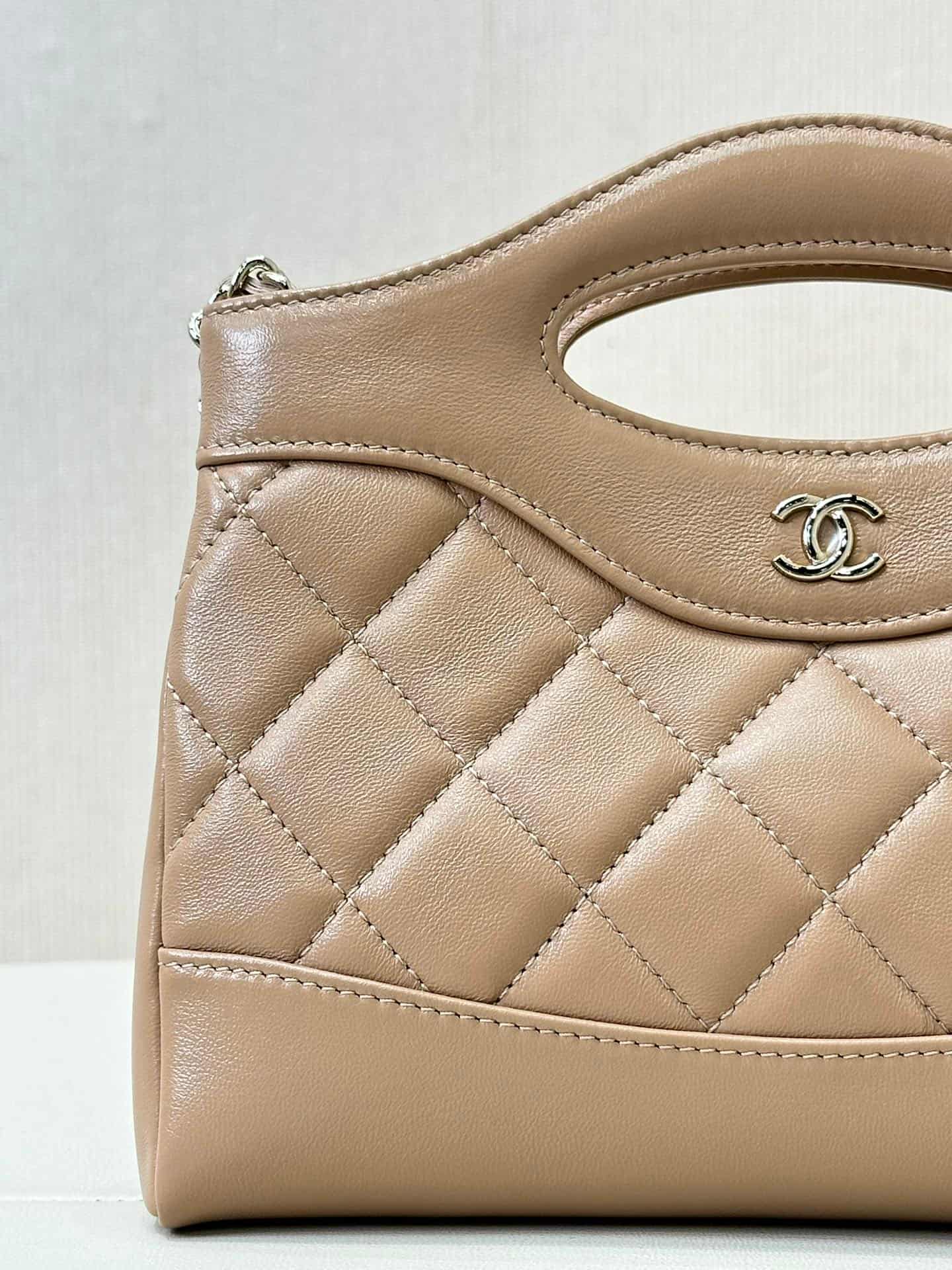 Chanel Clutch with chain Lambskin & Gold-Tone Metal AP3656 Beige TOP