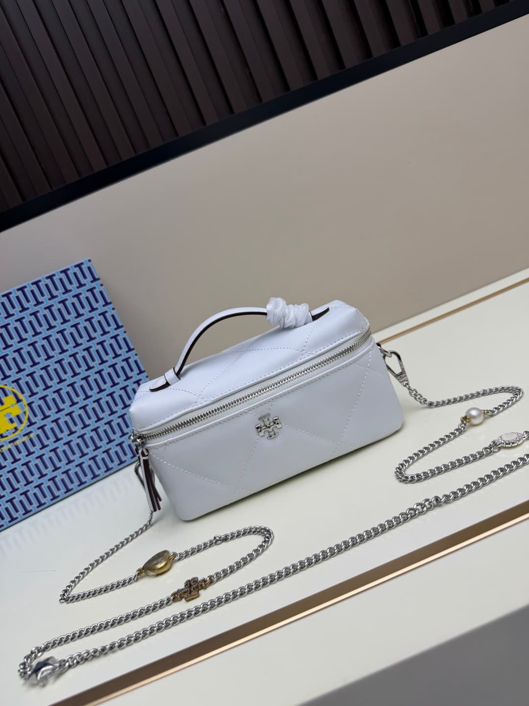 Tory Burch KIRA DIAMOND QUILT CHARM EAST-WEST VANITY CASE White High