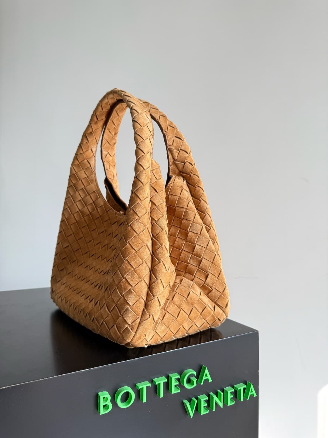 Bottega Veneta Large Campana shoulder bag suede in Beige TOP