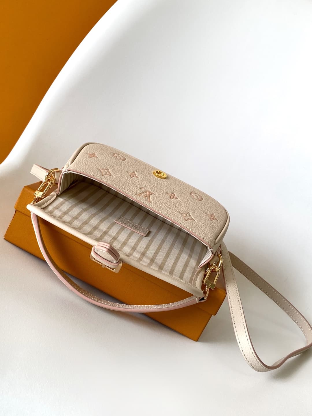 Louis Vuitton Nano Diane Embossed grained cowhide leather M13642 Bicolour Eden High