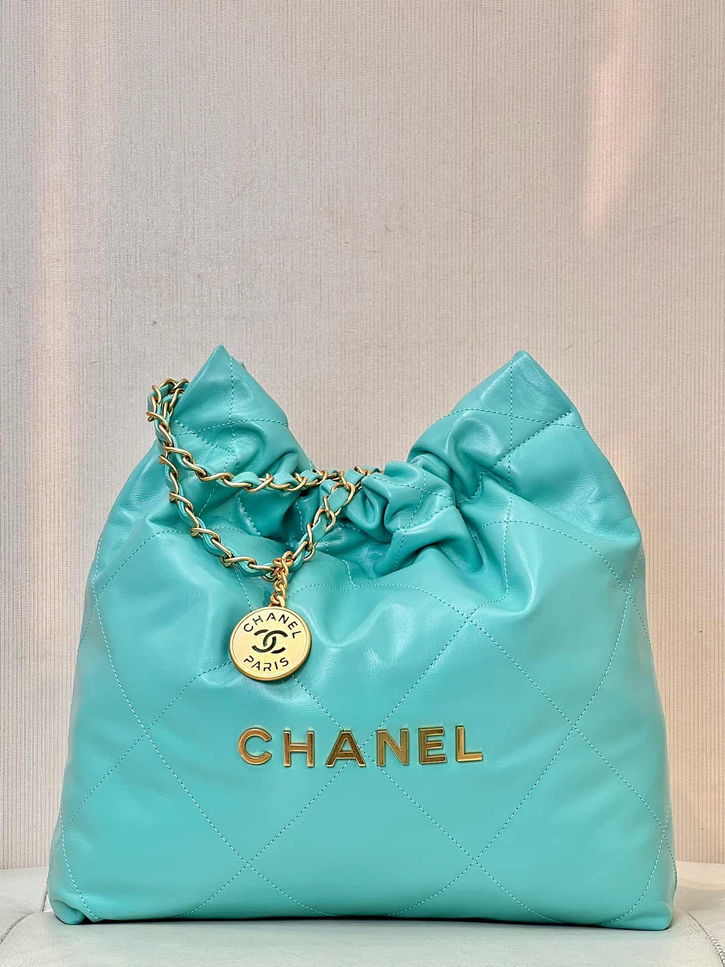 Chanel 22 Small handbag Shiny calfskin & Gold-tone metal AS3260 Deep Green TOP