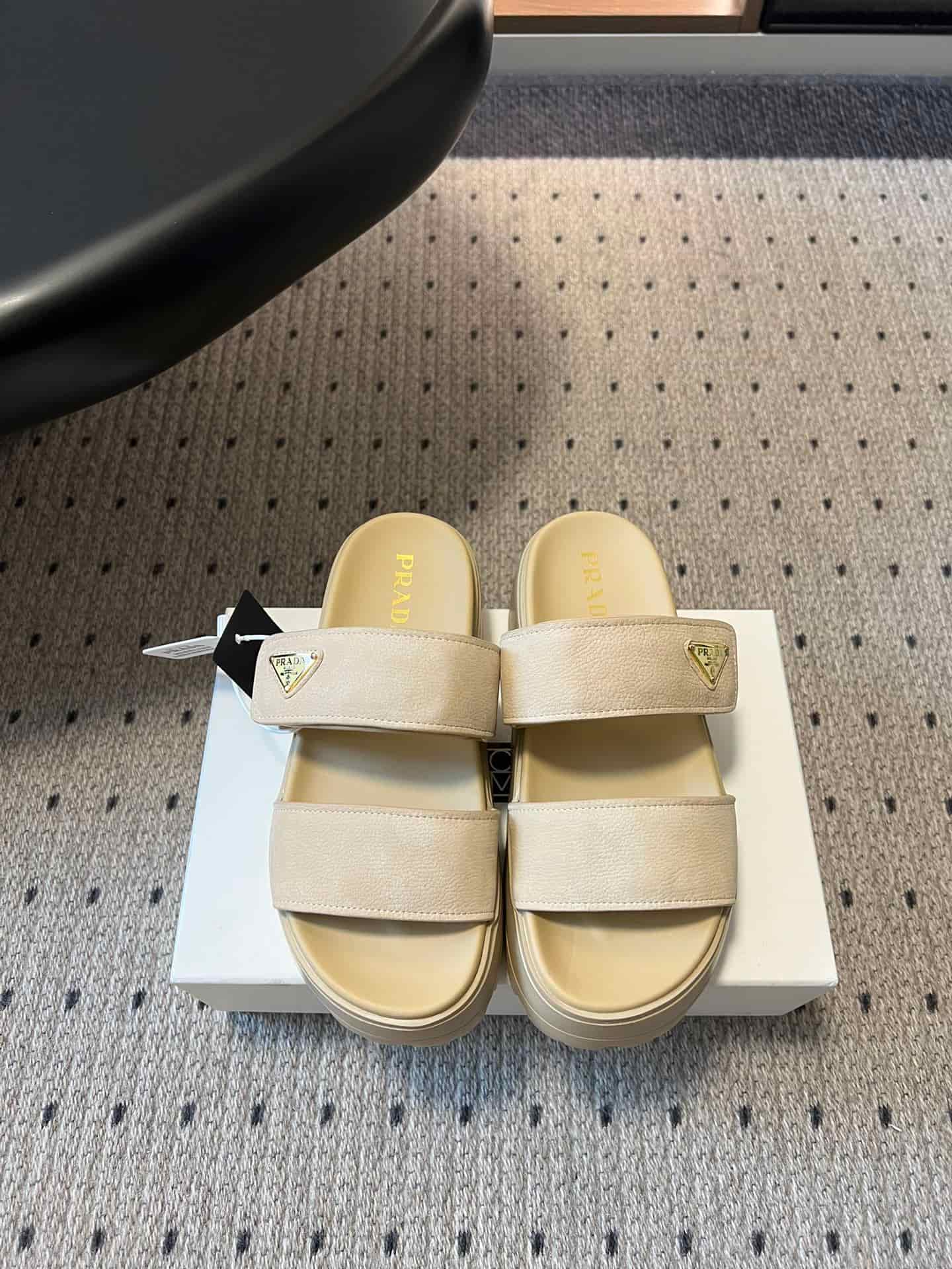 Prada Leather Fussbett Slides
