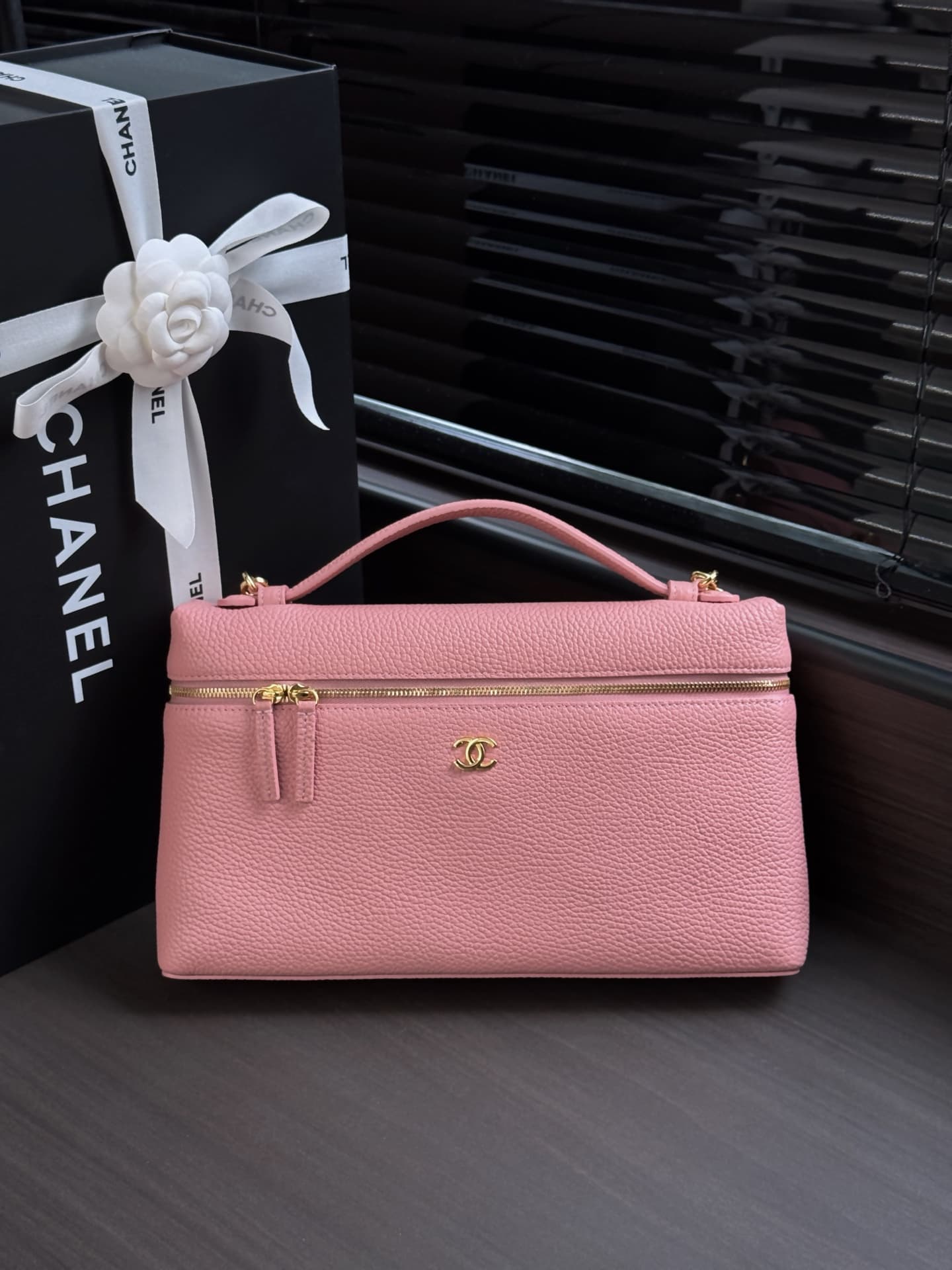 Chanel Vanity with chain Grained Calfskin & Gold-Tone Metal Pink AS6473 A