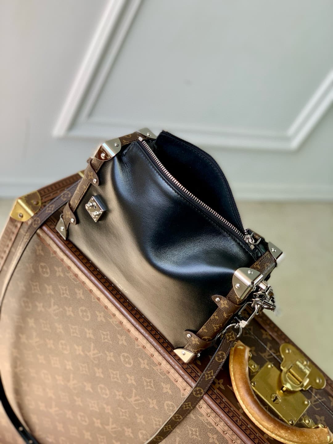 Louis Vuitton Side Trunk Vibe MM Black Calf leather M15195 High