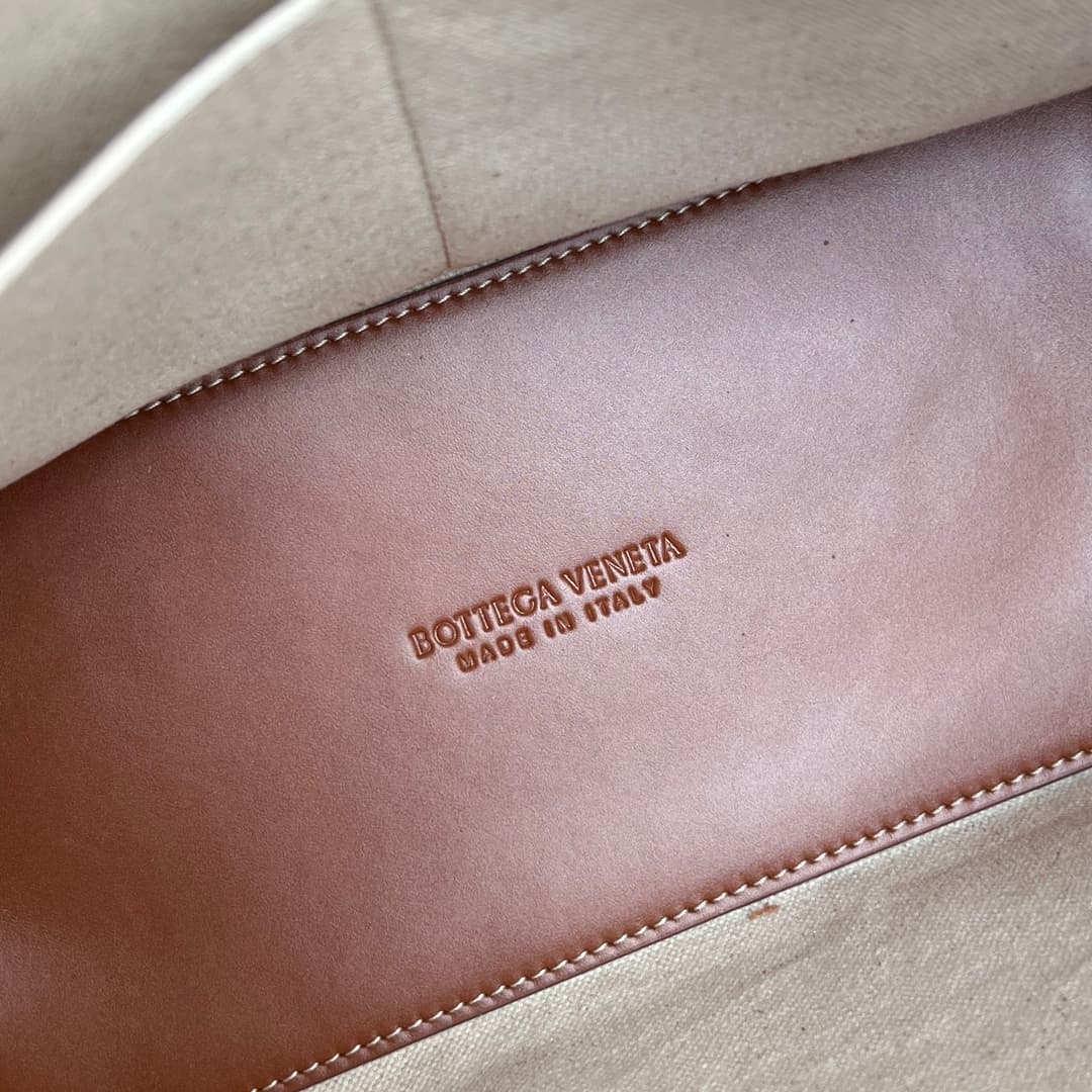 Bottega Veneta Andiamo tote bag in beige calfskin leather with canvas TOP