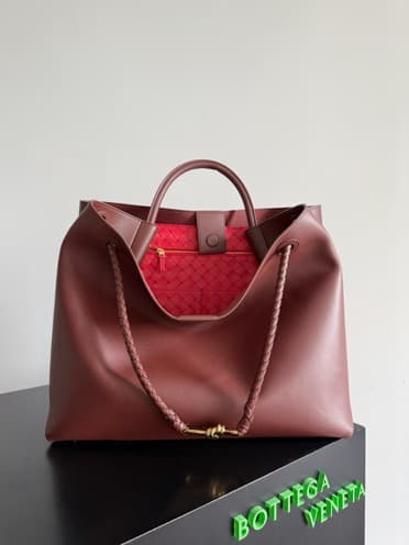 Bottega Veneta Andiamo tote bag in Claret calfskin leather TOP