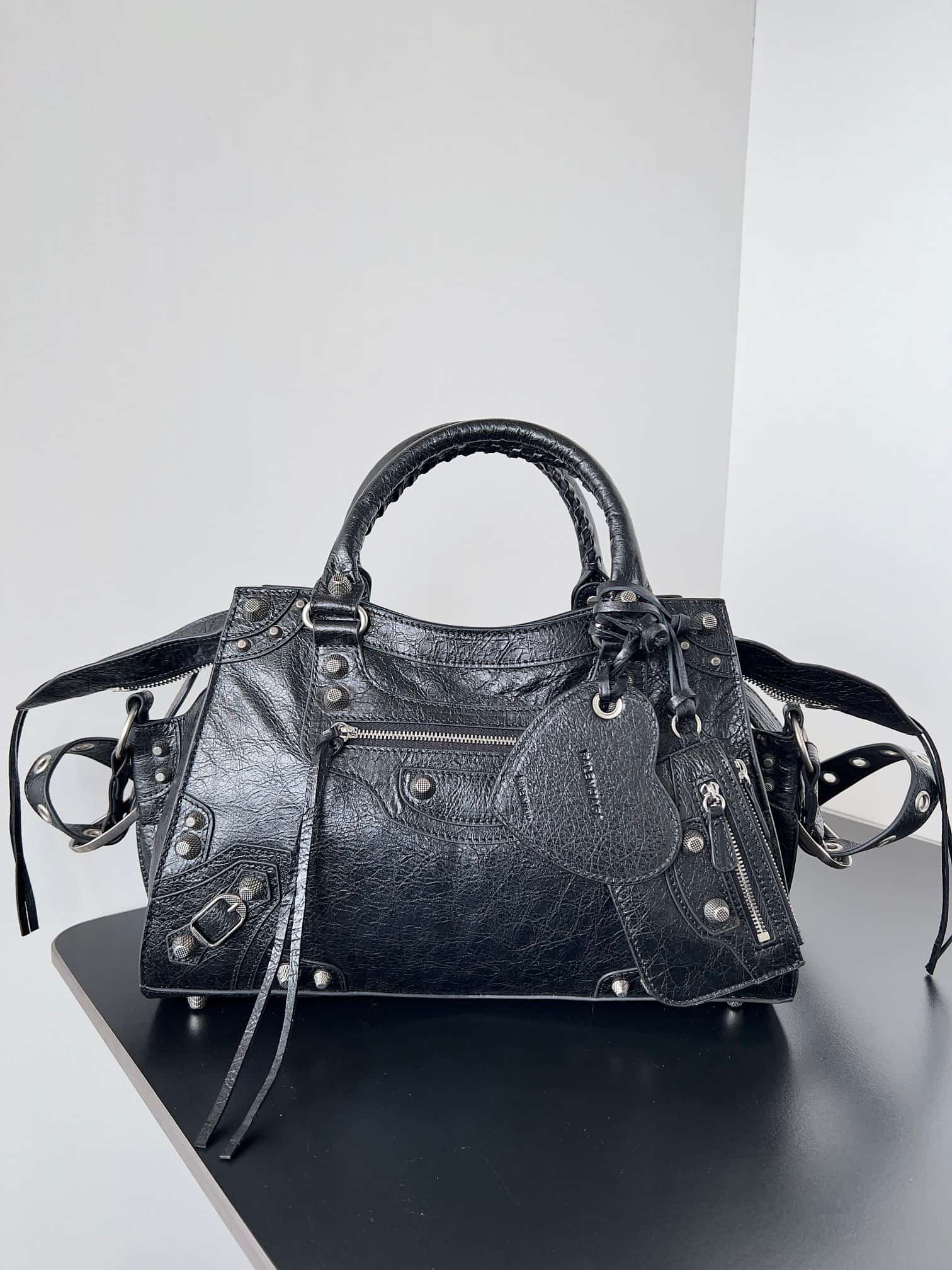 Balenciaga Medium Neo Cagole City bag in Black lambskin leather High
