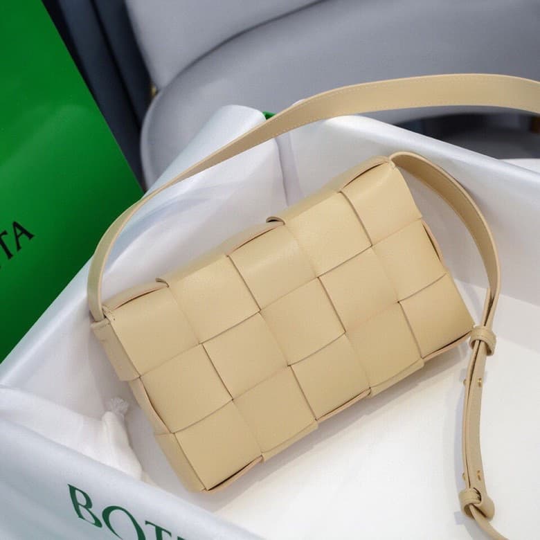 BV CASSETTE BAG Lambskin High