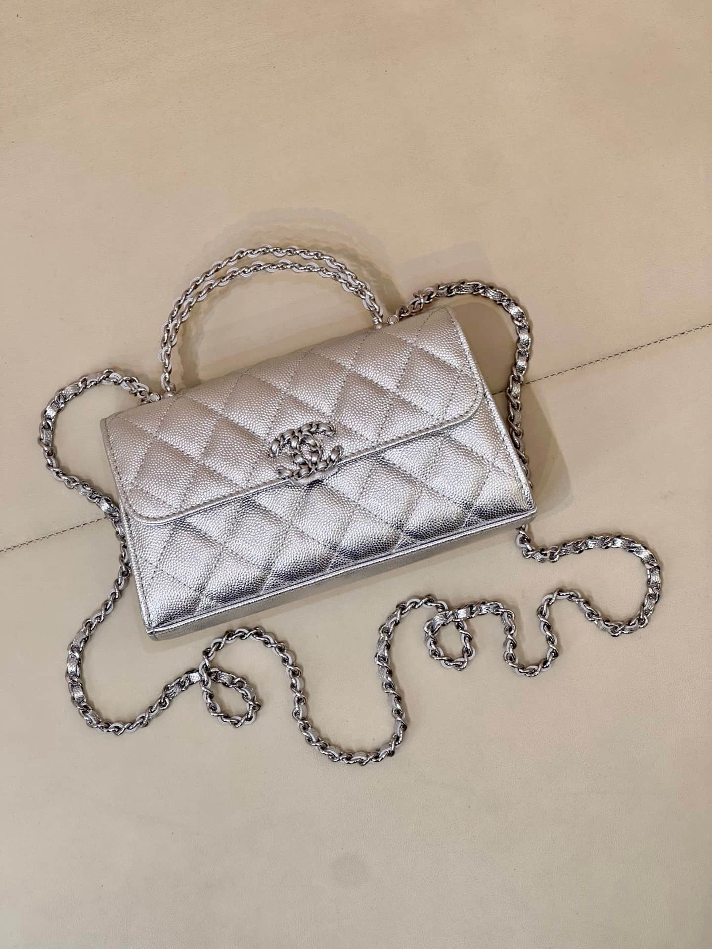 Chanel Clutch with chain Grained Calfskin&Silver-Tone Metal Silver AP3238 TOP