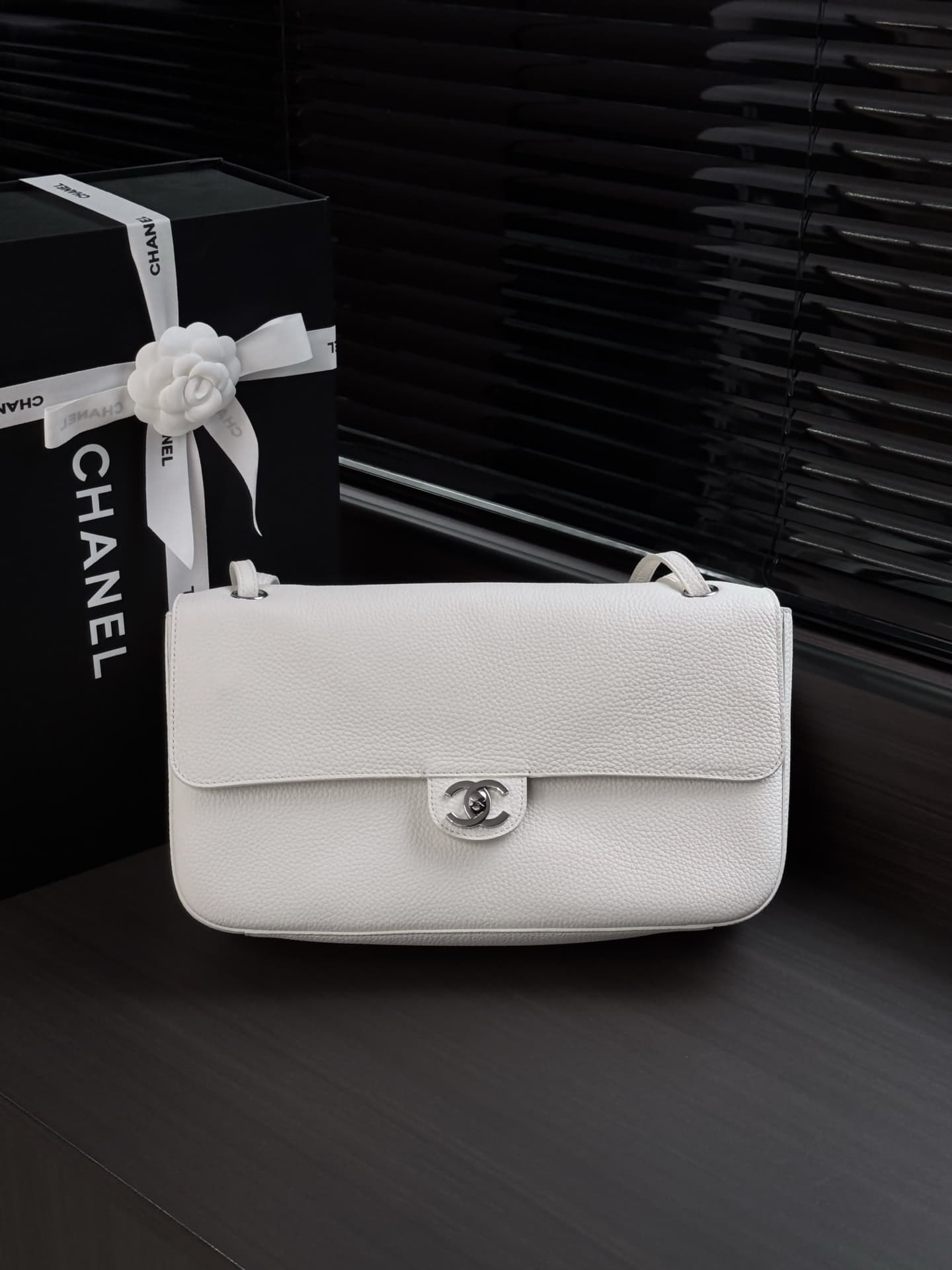 Chanel Maxi Flapbag Grained Calfskin & Silver-Tone Metal White AS6231 A