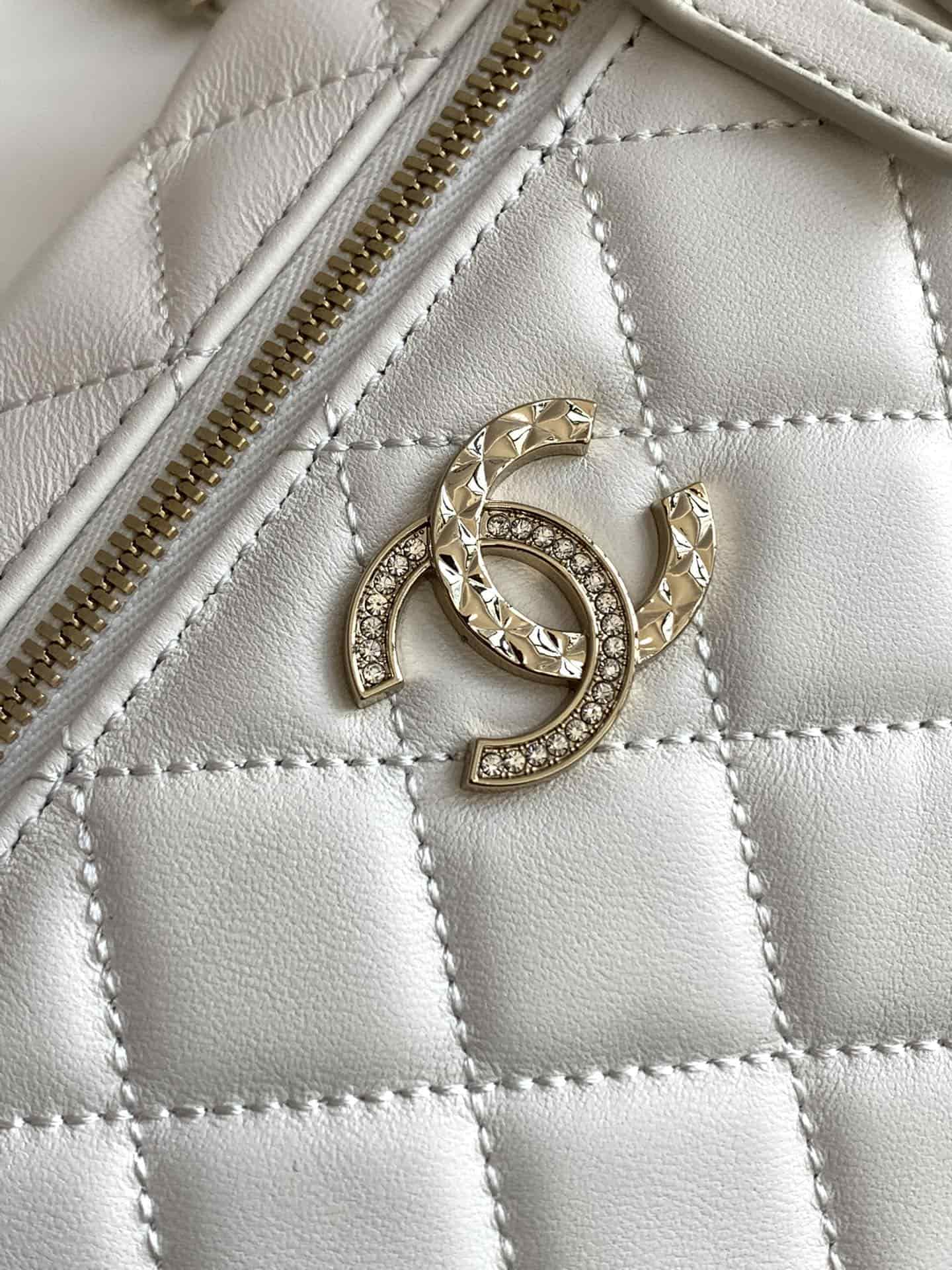 Chanel VANITY WITH CHAIN AP4407 Lambskin & Gold-Tone Metal White High