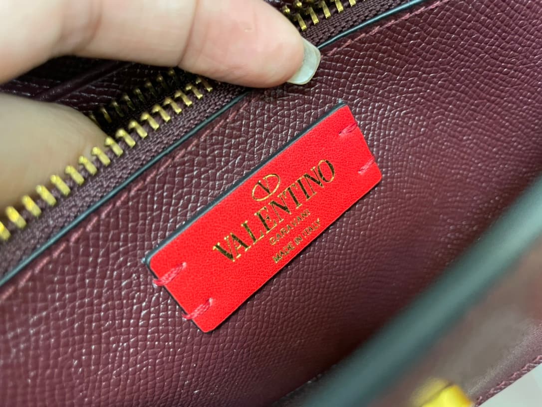 Valentino Garavani VLogo signature wallet on chain bag Grainy Calfskin Claret High