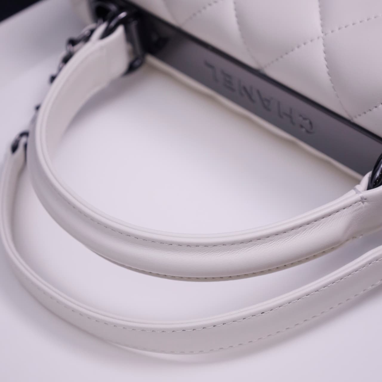 SMALL FLAP BAG WITH TOP HANDLE Lambskin Black Metal White A