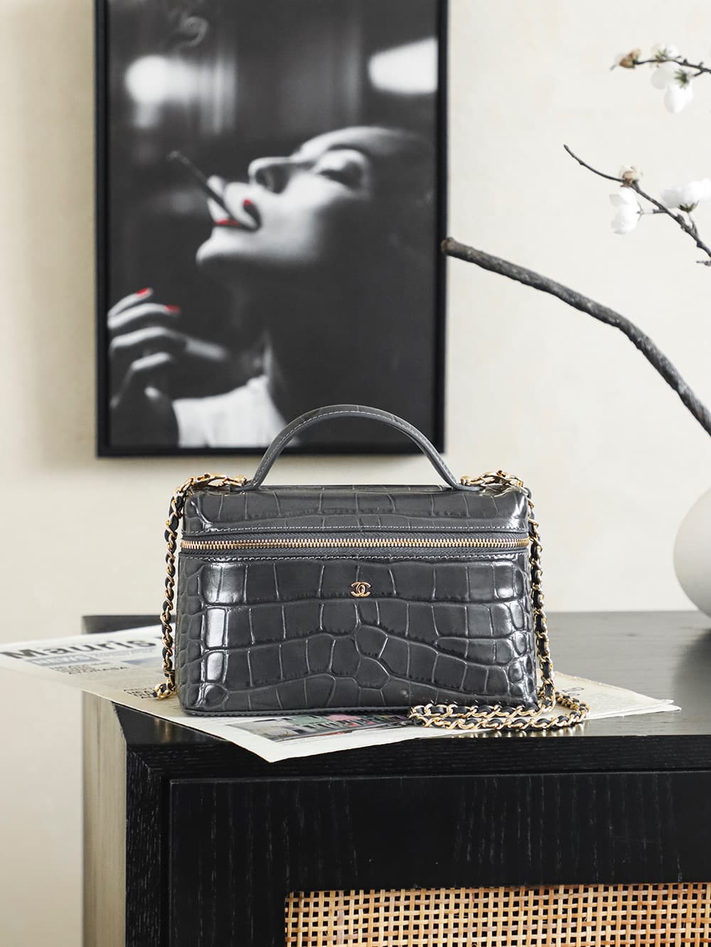 Chanel Small Vanity with chain Crocodile Embossed Calfskin& Gold-Tone Metal Black AS5195 A