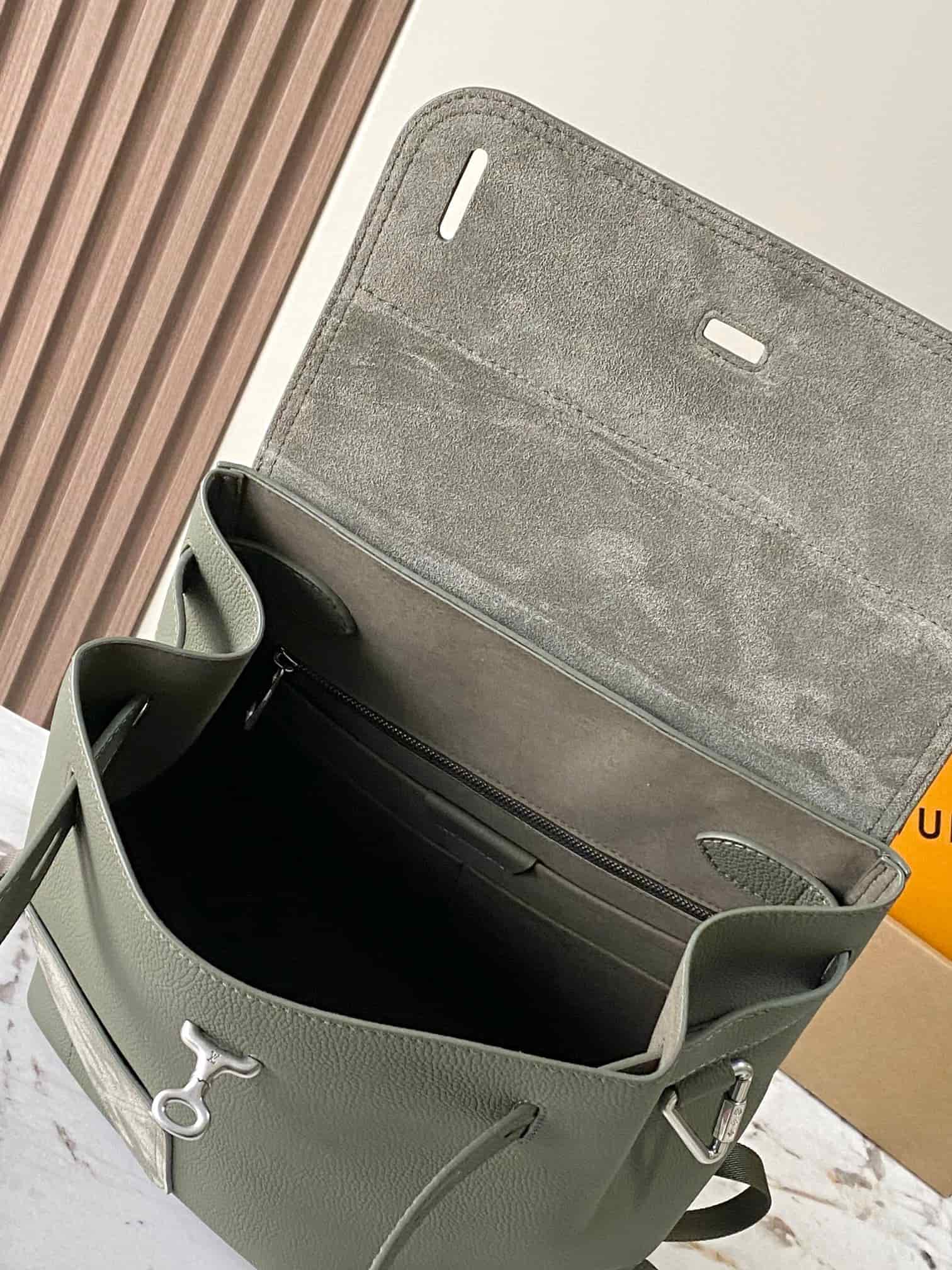 Louis Vuitton Steamer Backpack Khaki Green Touch calfskin leather M26852 TOP