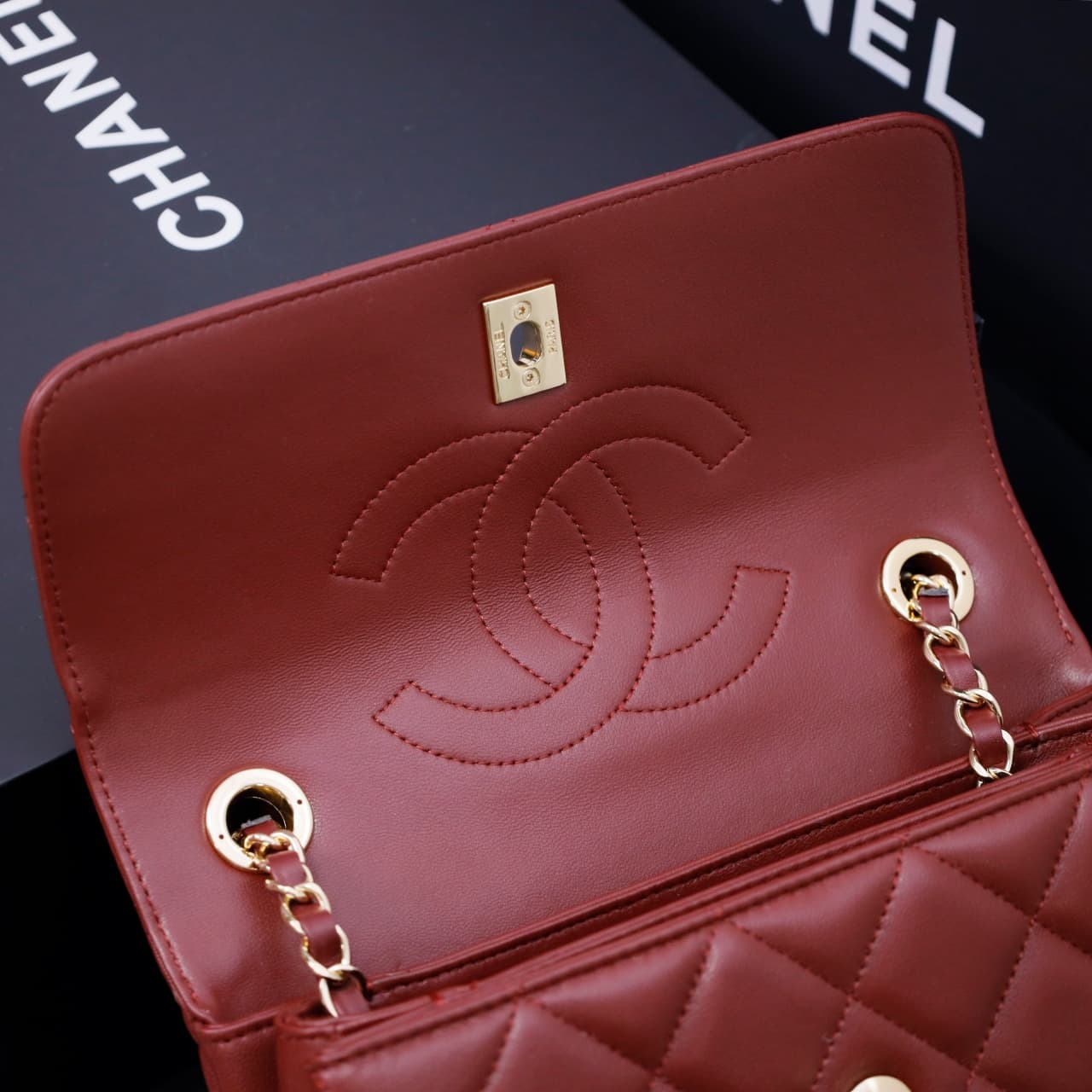 SMALL FLAP BAG WITH TOP HANDLE Lambskin Gold Metal Burgundy A