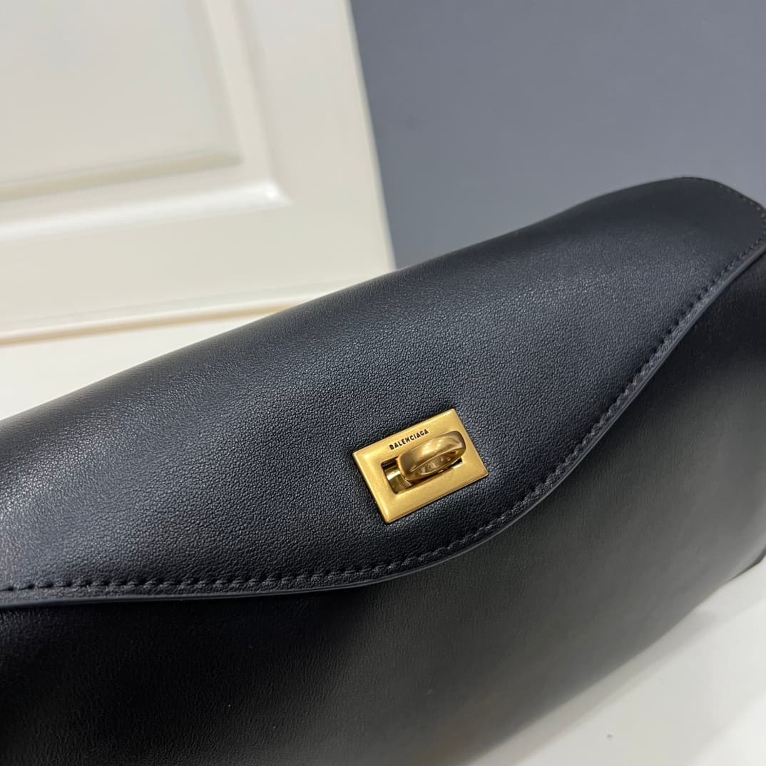 Balenciaga Shoulder Bag in Black Mid