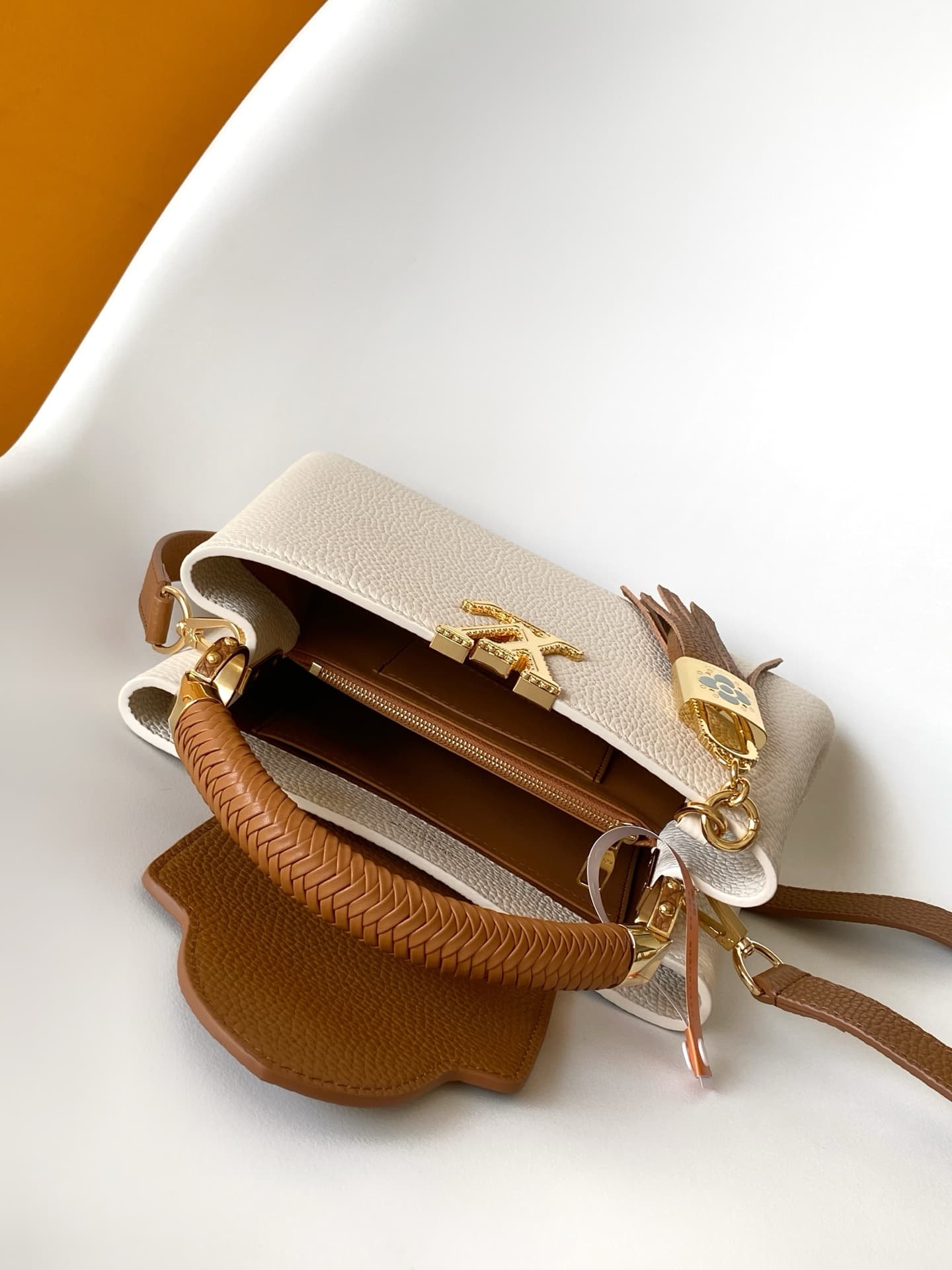Louis Vuitton Capucines Cream/Arizona Beige Taurillon leather M25466 TOP