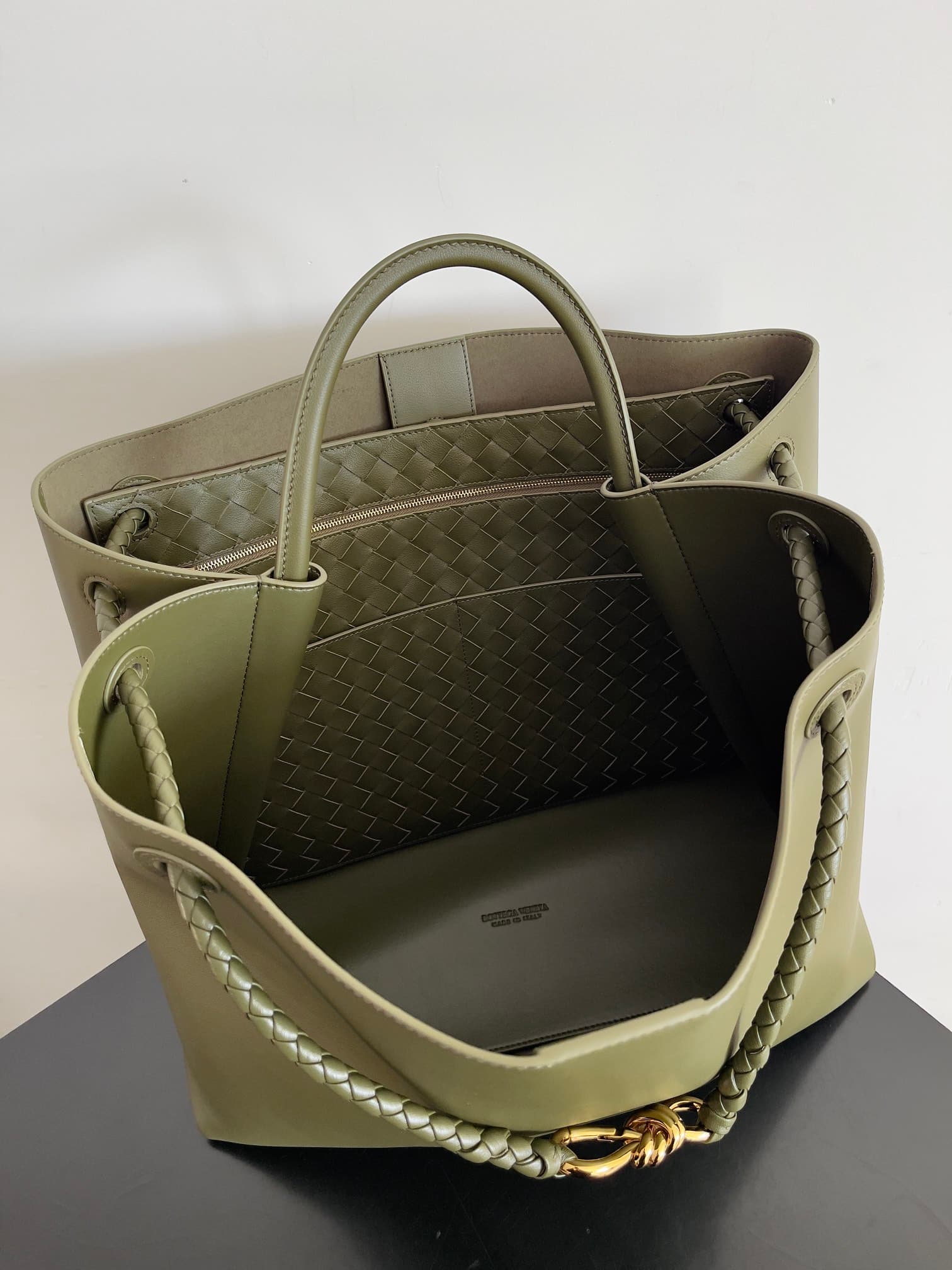 BV Andiamo Large tote bag in green calfskin leather TOP