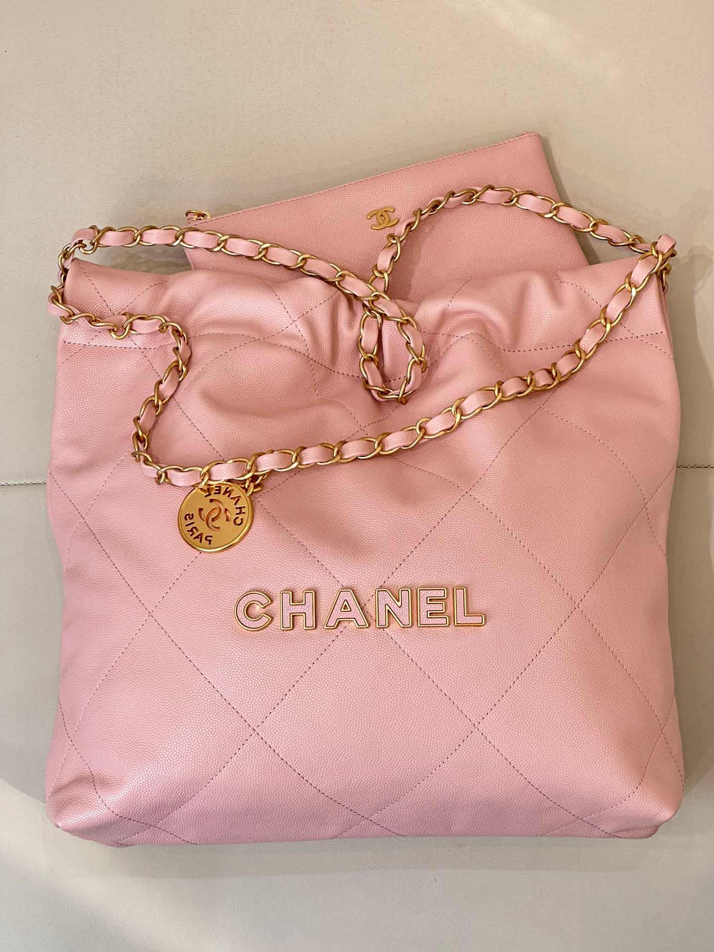 Chanel 22 Small handbag Shiny calfskin & gold-tone metal AS3260 Pink TOP
