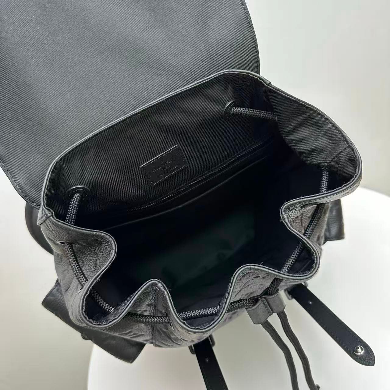 Louis Vuitton Christopher MM Taurillon cowhide leather M55699 Black TOP