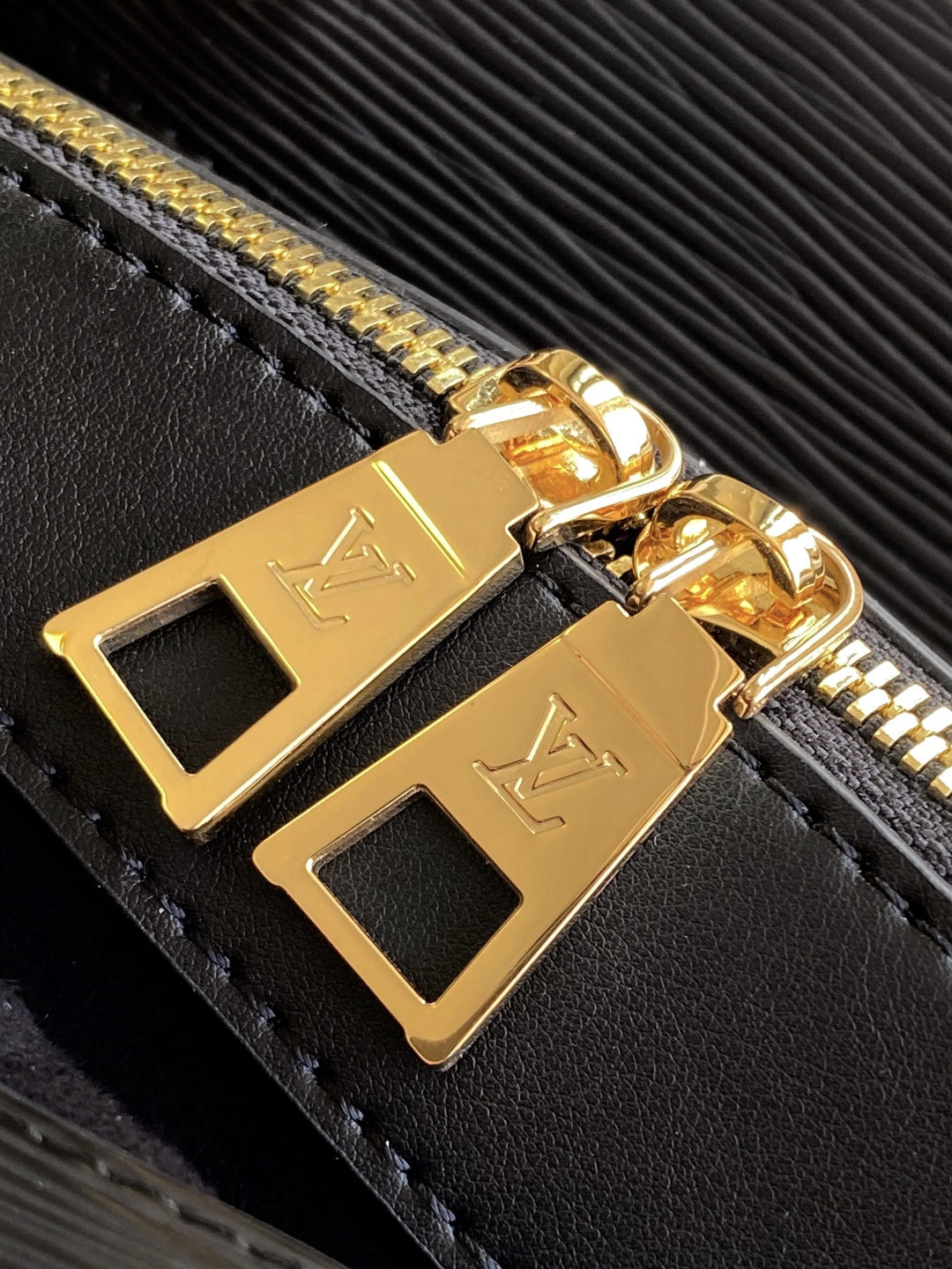 Louis Vuitton Varenne East West Black Epi leather M11791 High