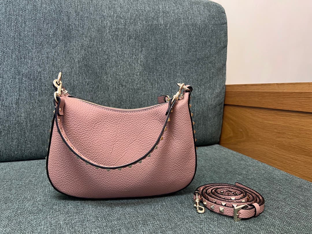 Valentino Garavani Rockstud Hobo bag in grainy pink calfskin high