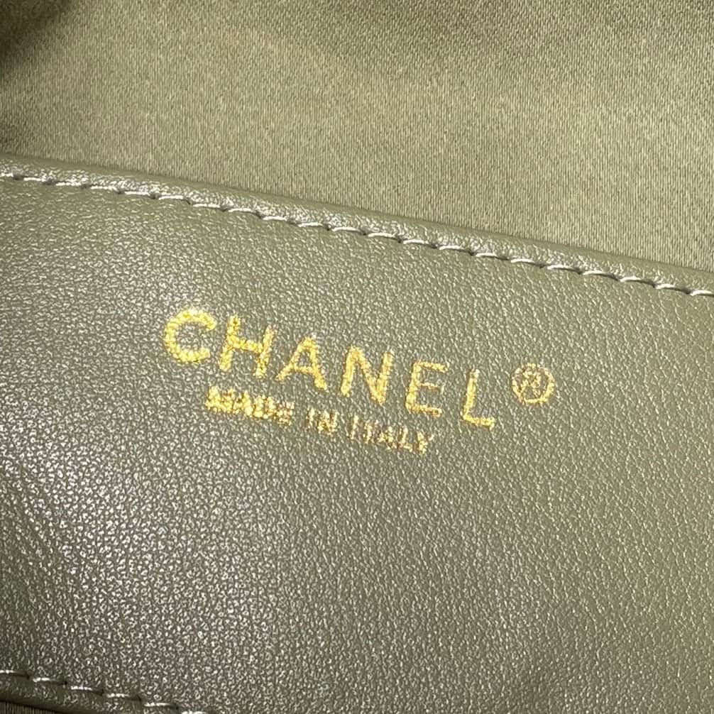 Chanel Hobo Handbag Calfskin & Gold-Tone Metal AS5976 Drak Green A