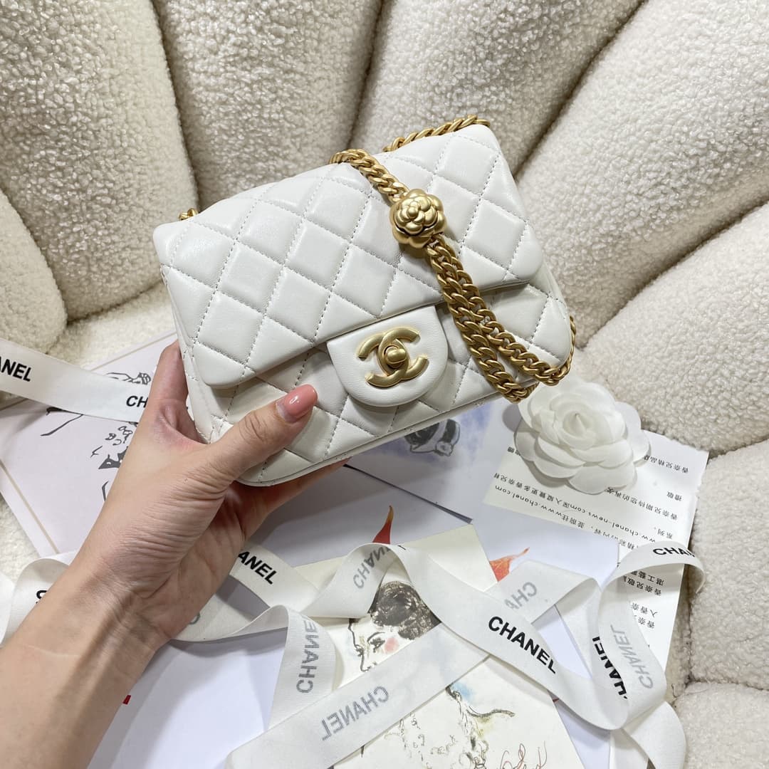 Chanel SUPERMINI FLAP BAG AS4040 Lambskin & Gold-Tone Metal White A