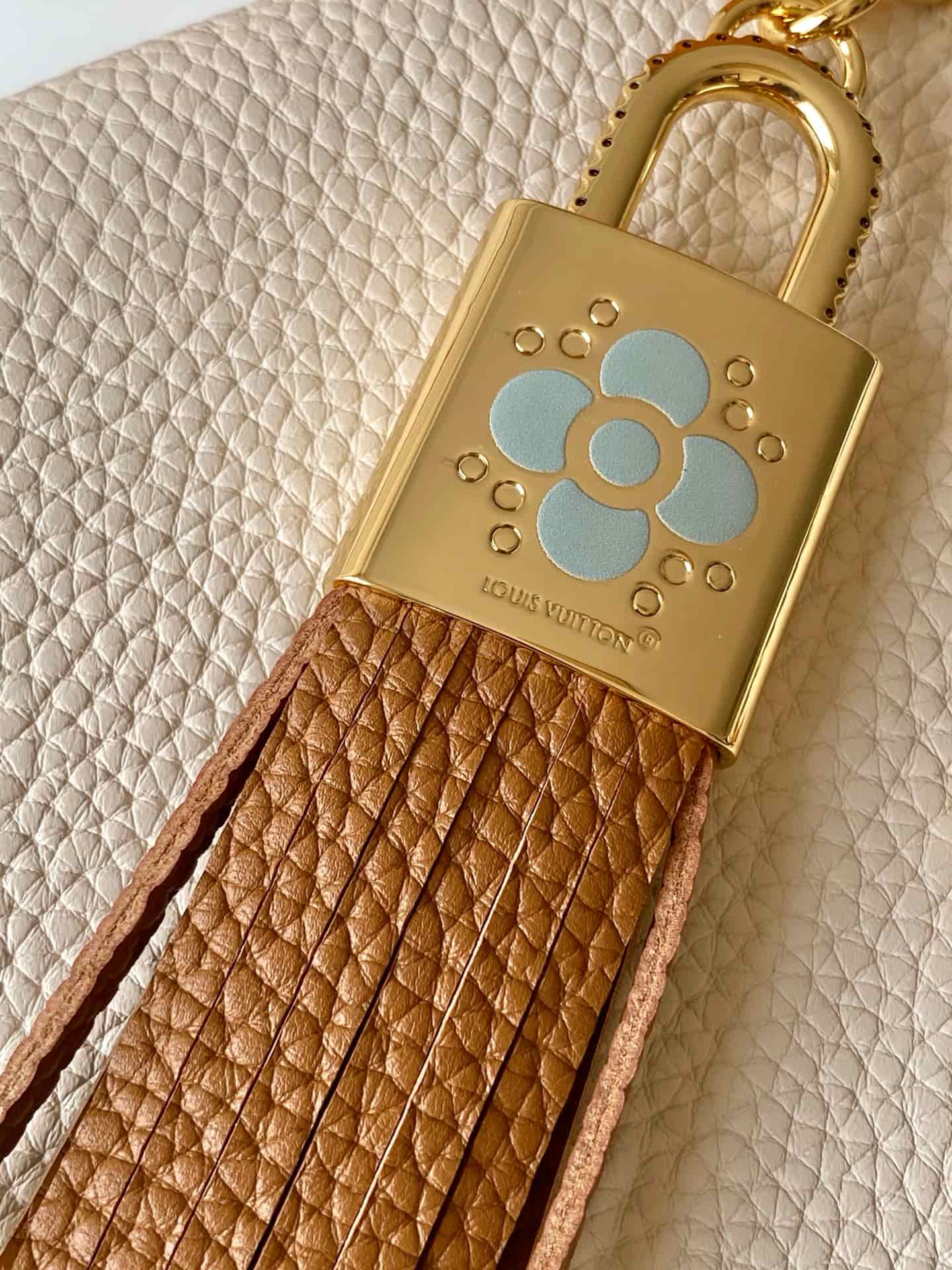Louis Vuitton Capucines Cream/Arizona Beige Taurillon leather M25466 TOP