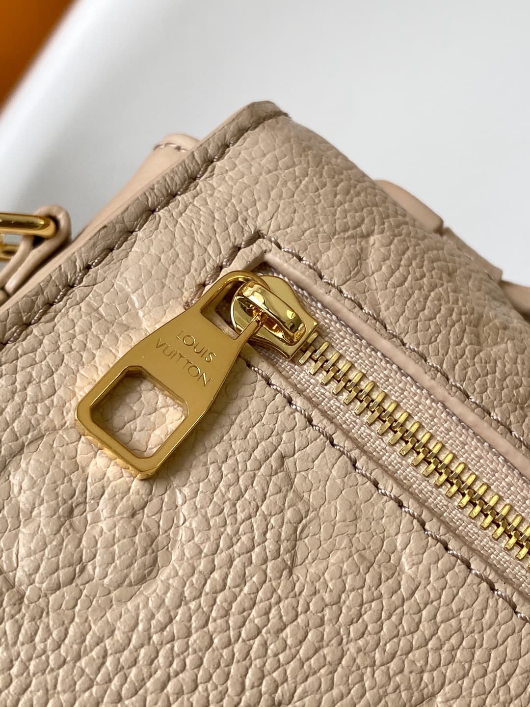 Louis Vuitton POCHETTE MÉTIS EAST WEST Sand Grained cowhide leather M14322 High