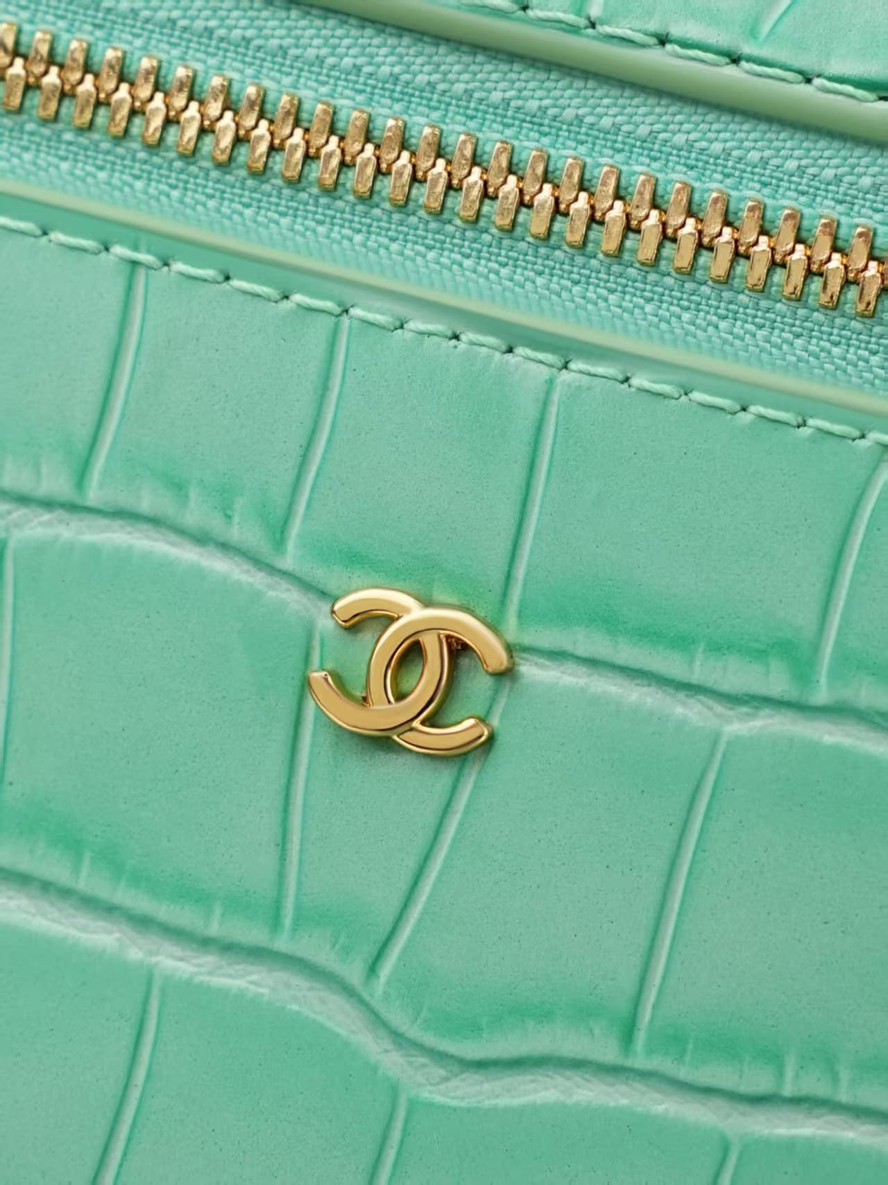 Chanel Small Vanity with chain crocodile-embossed calfskin& Gold-Tone Metal Green AS5346 A