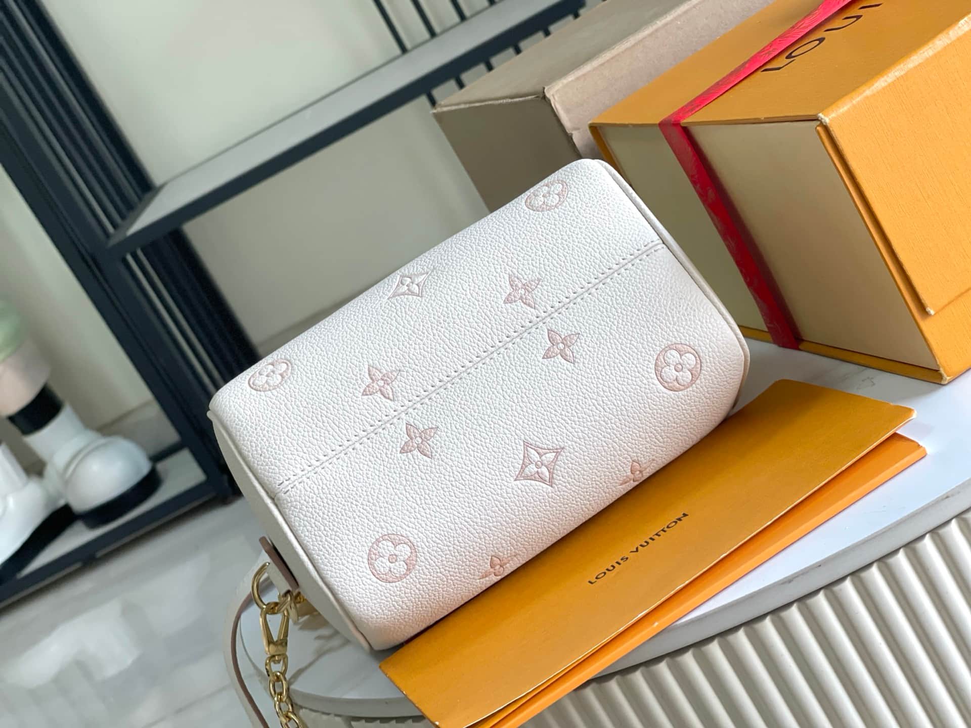 Louis Vuitton Speedy Bandoulière 20 Bag Debossed grained cowhide leather M14291 Eden TOP