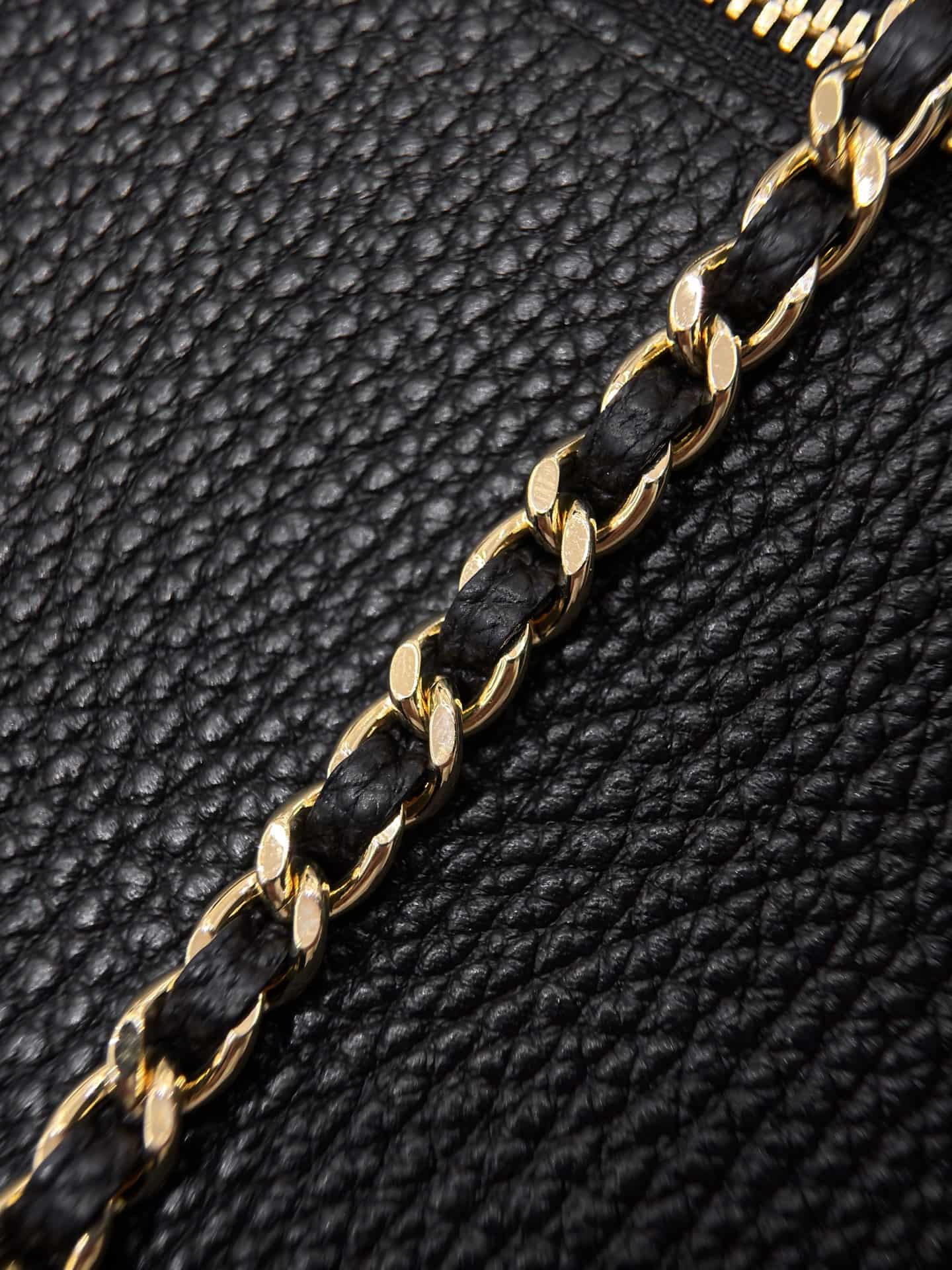 Chanel Vanity with chain Grained Calfskin & Gold-Tone Metal Black AS6473 A