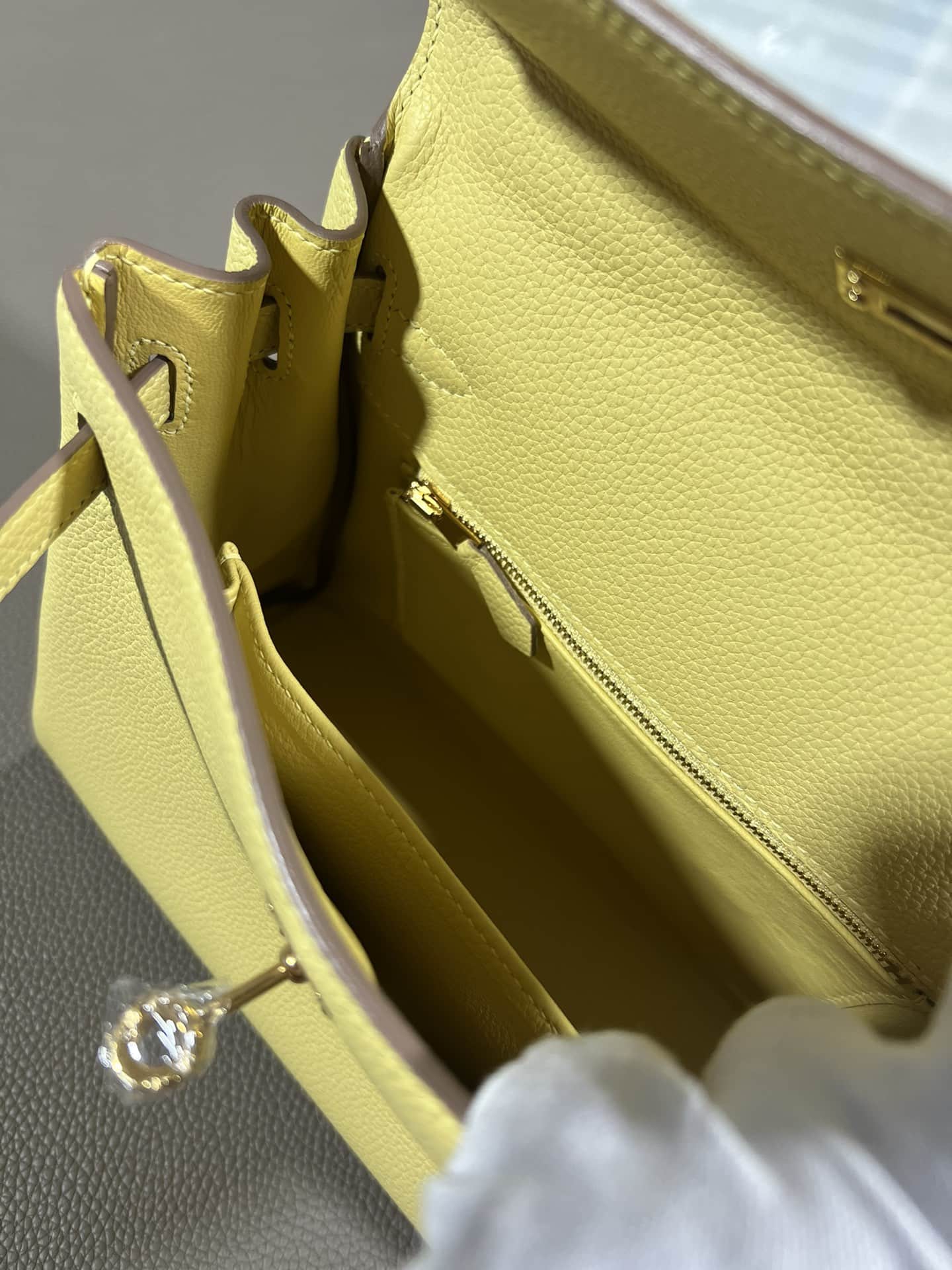 Hermes Kelly 25/28/32cm Retourne Bag Togo Leather In Jaune Poussin WAX High