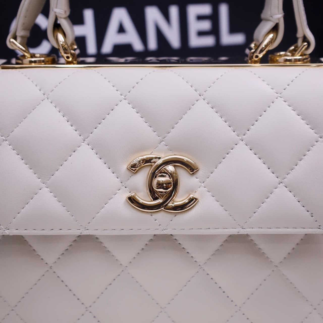 Chanel MINI FLAP BAG WITH TOP HANDLE AS4654 Lambskin &Gold-Tone Metal White A