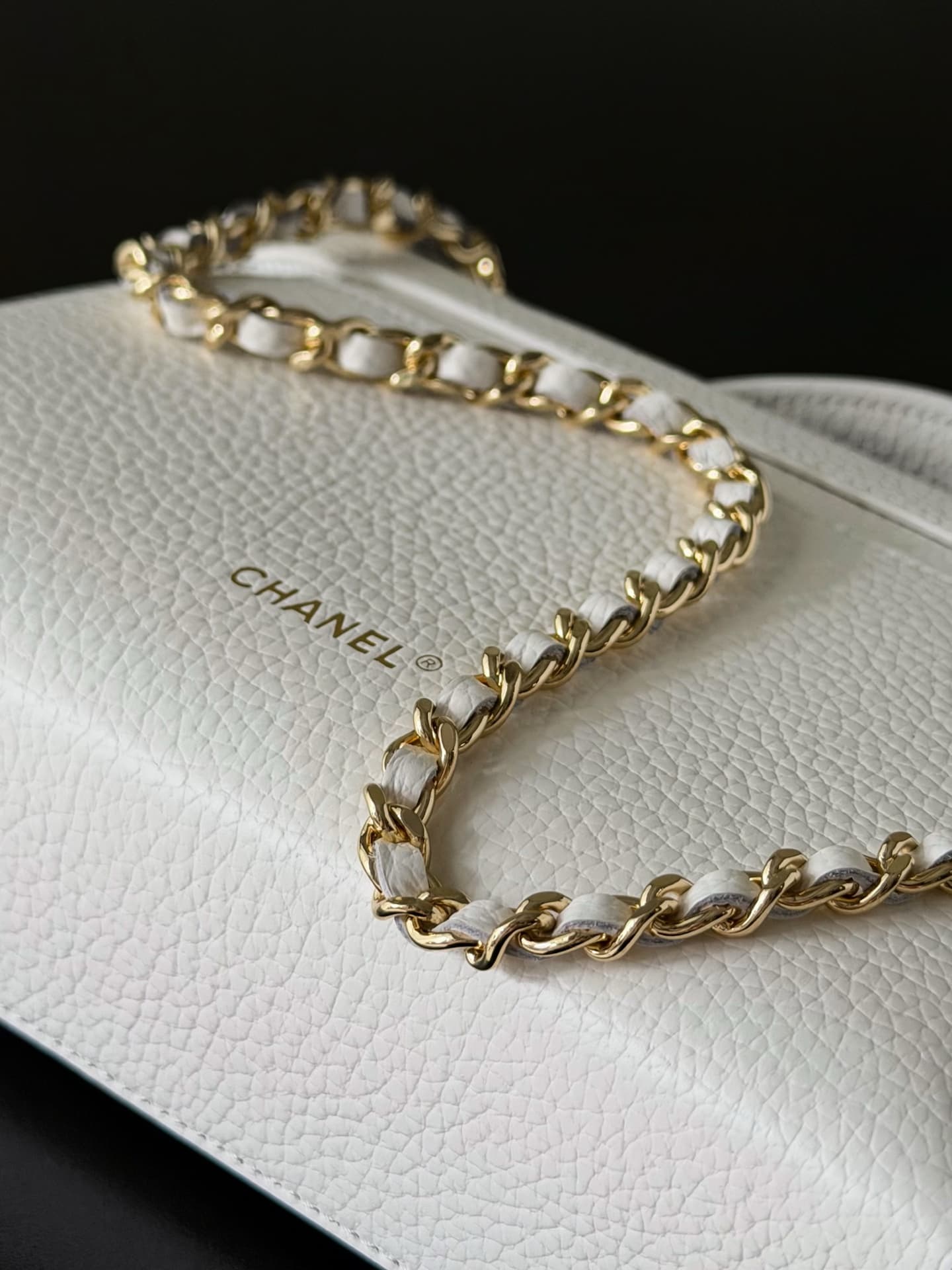 Chanel Large Vanity with chain Grained Calfskin & Gold-Tone Metal White AS5347 A