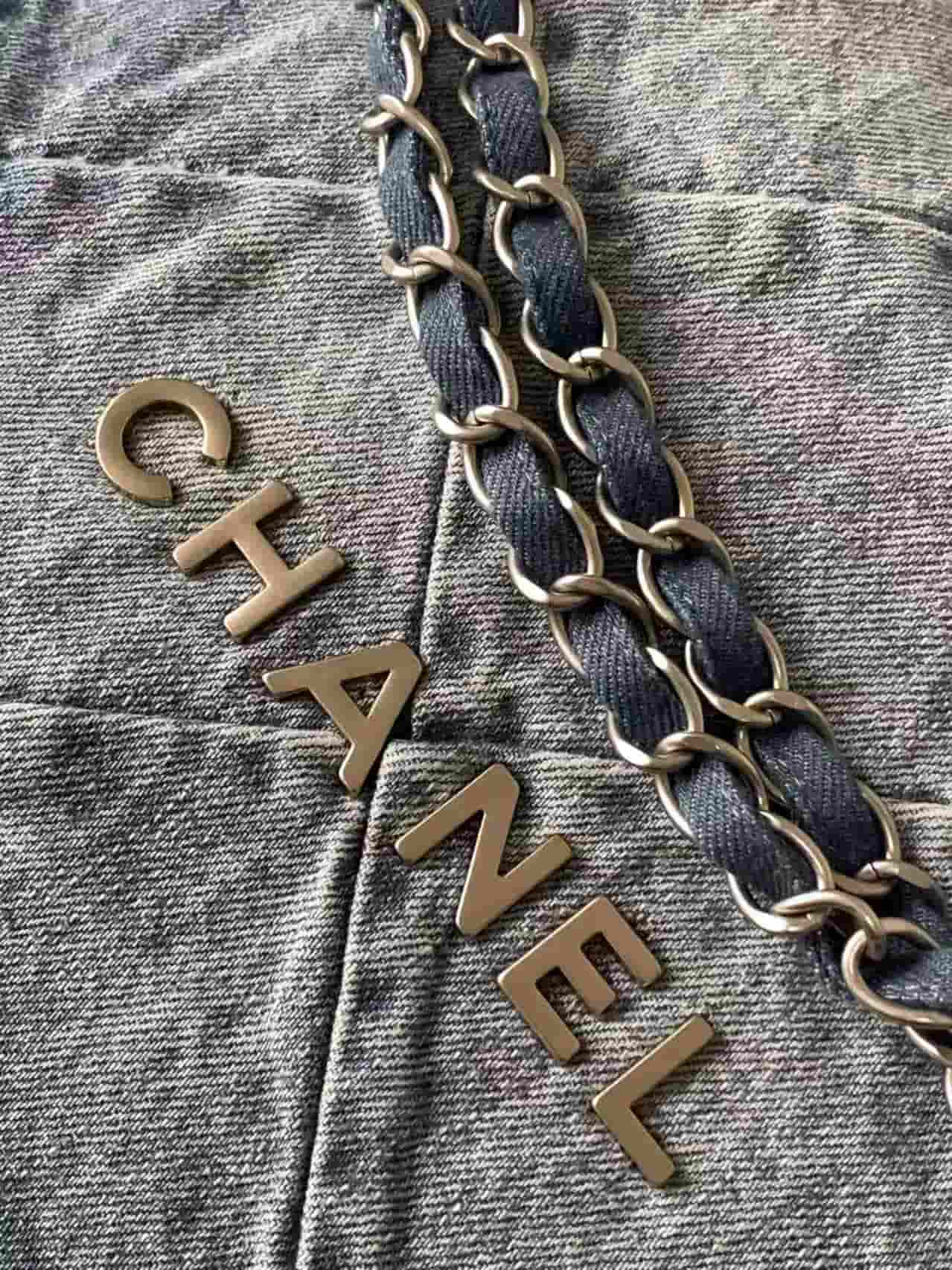 Chanel 22 MEDIUM HANDBAG Denim & Silver-Tone Metal AS3261 Gradient High