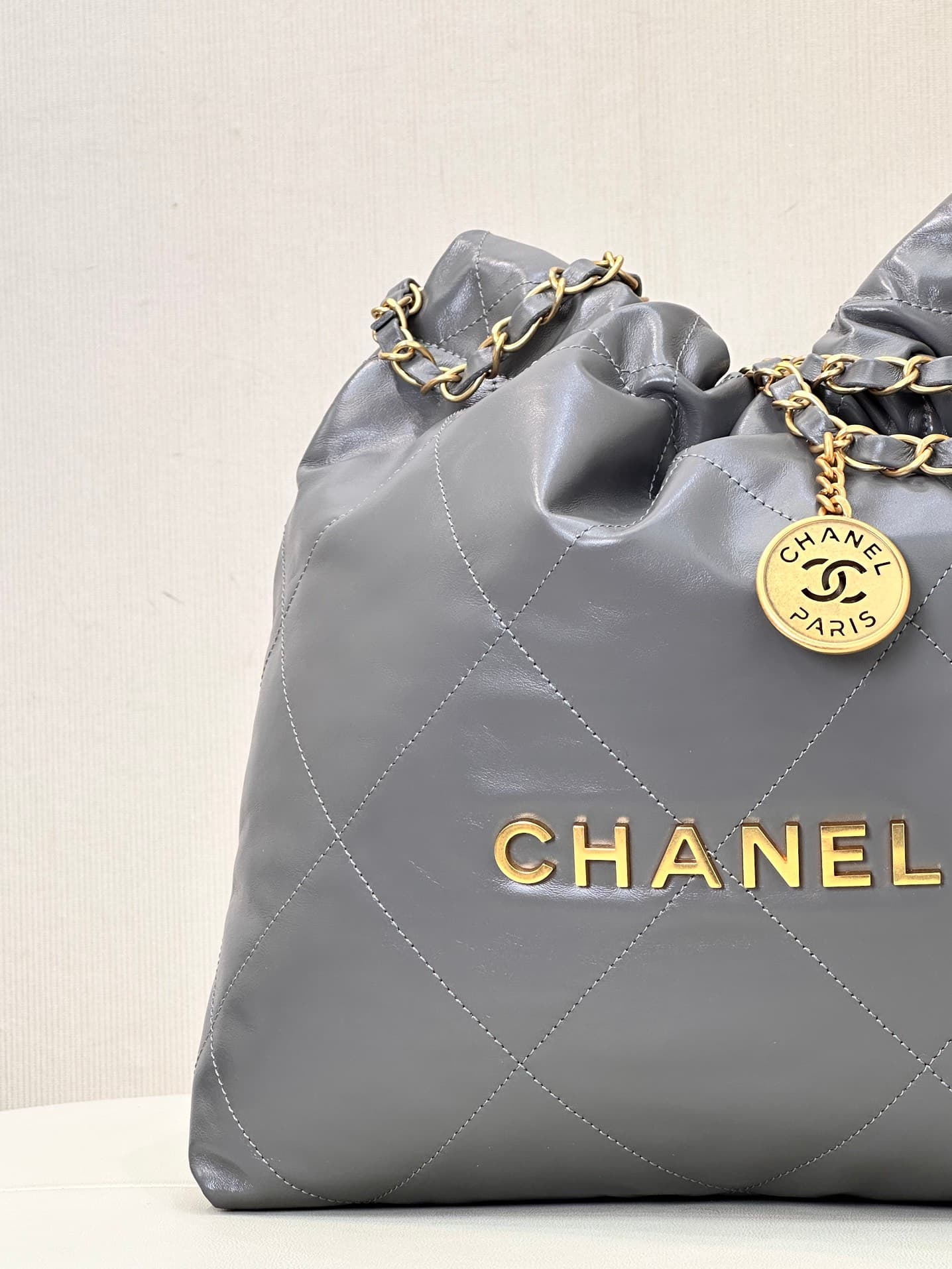 Chanel 22 Small handbag Shiny calfskin & Gold-tone metal AS3260 Grey TOP