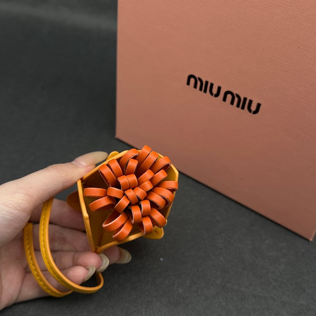 Miu Miu flower Logo-Lettering Leather Bag Charm