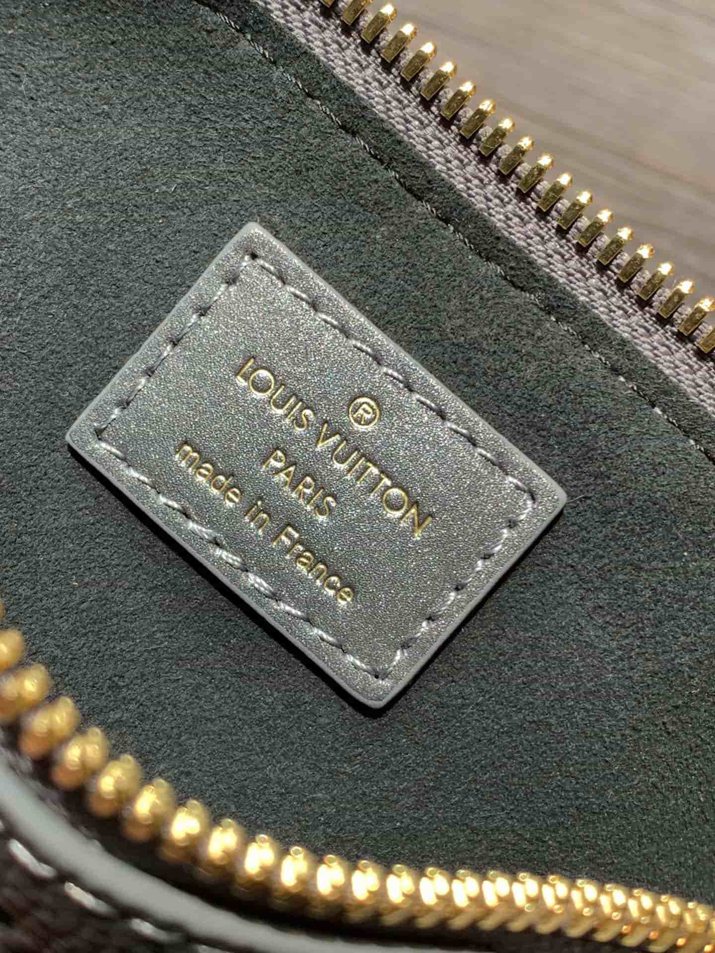 Louis Vuitton Pochette Sèvres Gun Metal Supple grained cowhide leather M12174 High