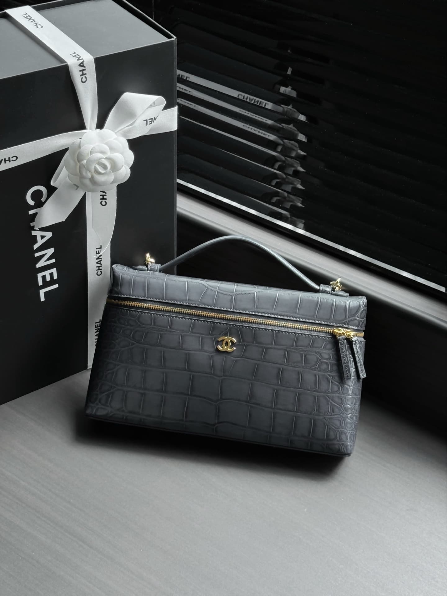 Chanel Vanity with chain Crocodile-embossed Calfskin & Gold-Tone Metal Dark Grey AS6473 A