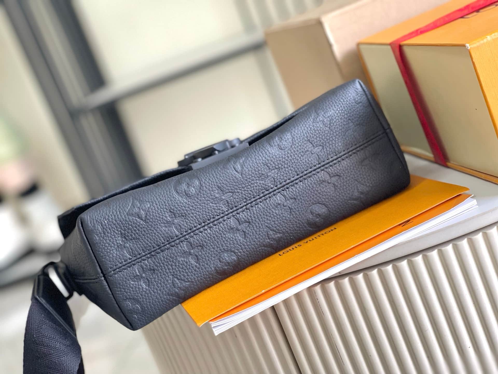 Louis Vuitton S-Cape Messenger Monogram Taurillon Leather M23741 TOP