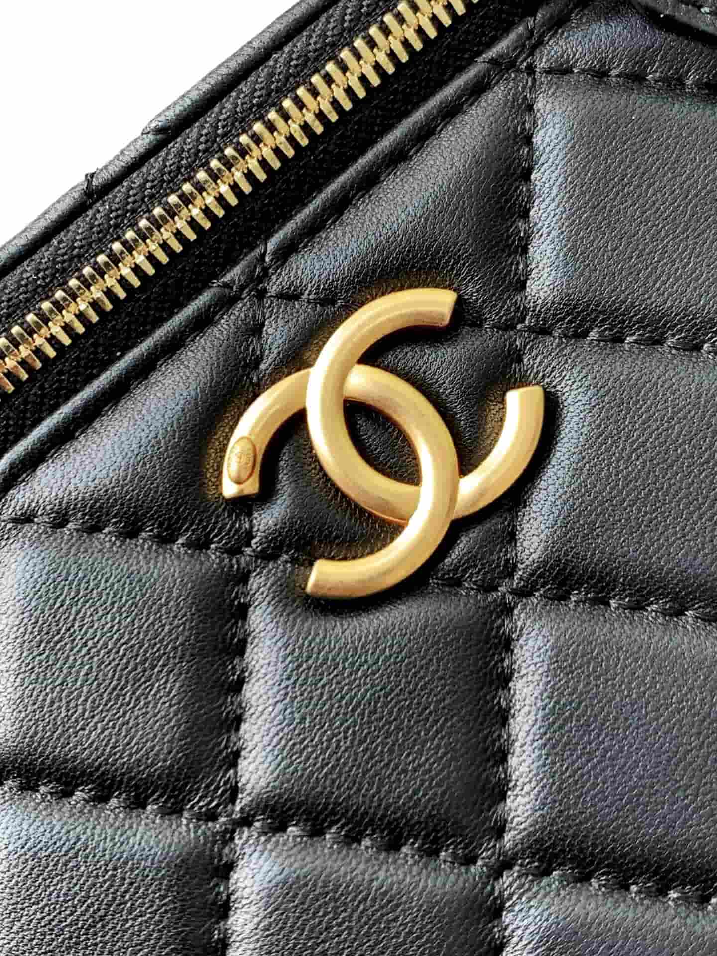 Chanel Vanity with Chain AP3940 Lambskin & Gold Metal Black A