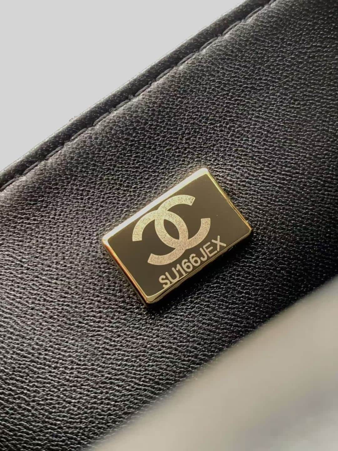Chanel Mini Shearling Flap Bag in Black lambskin with beige shearling & Gold-Tone Metal AS5148 A