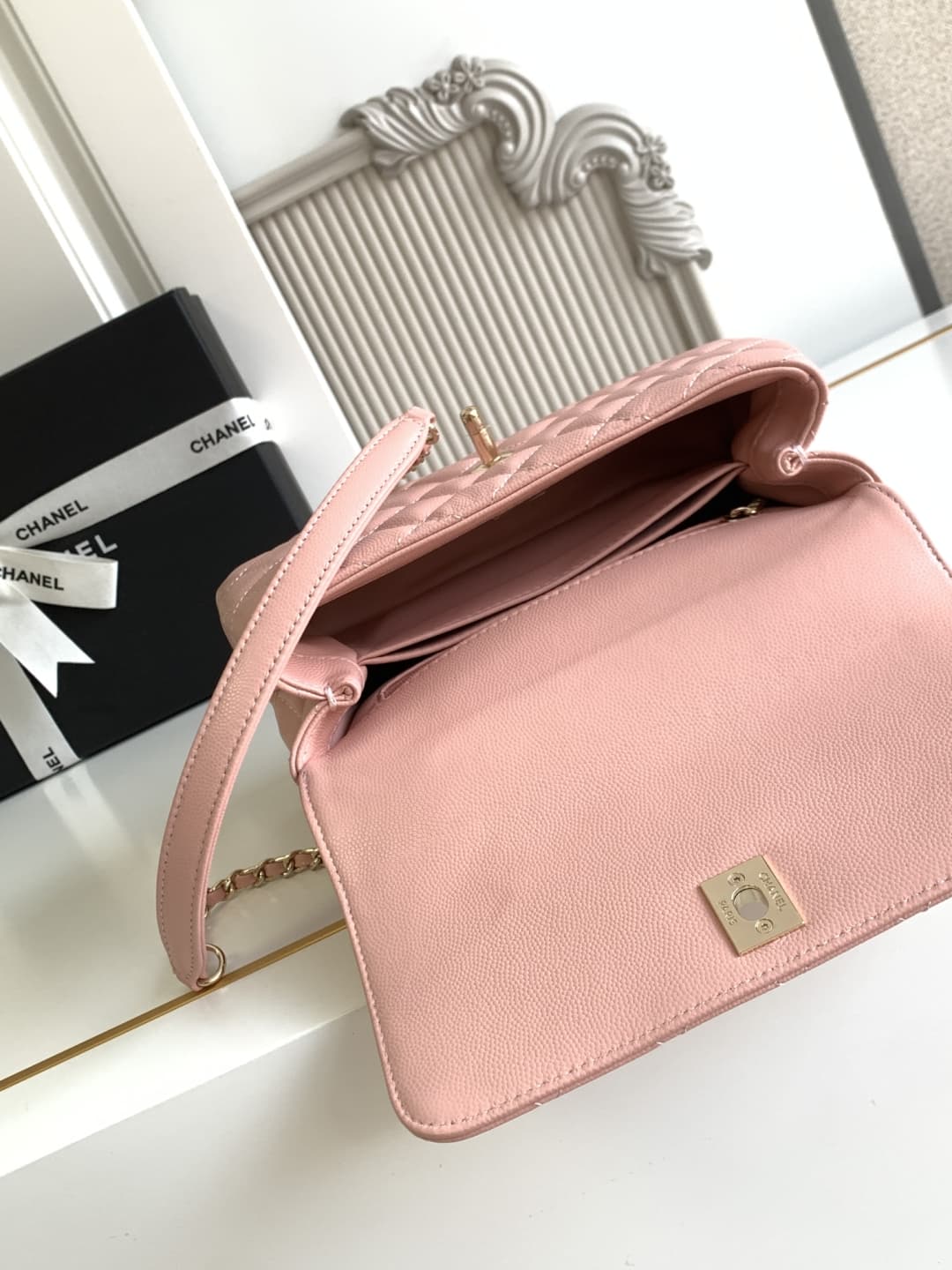 FLAP BAG WITH TOP HANDLE Grained Calfskin & Gold-Tone Metal A92990 Pink Binding A